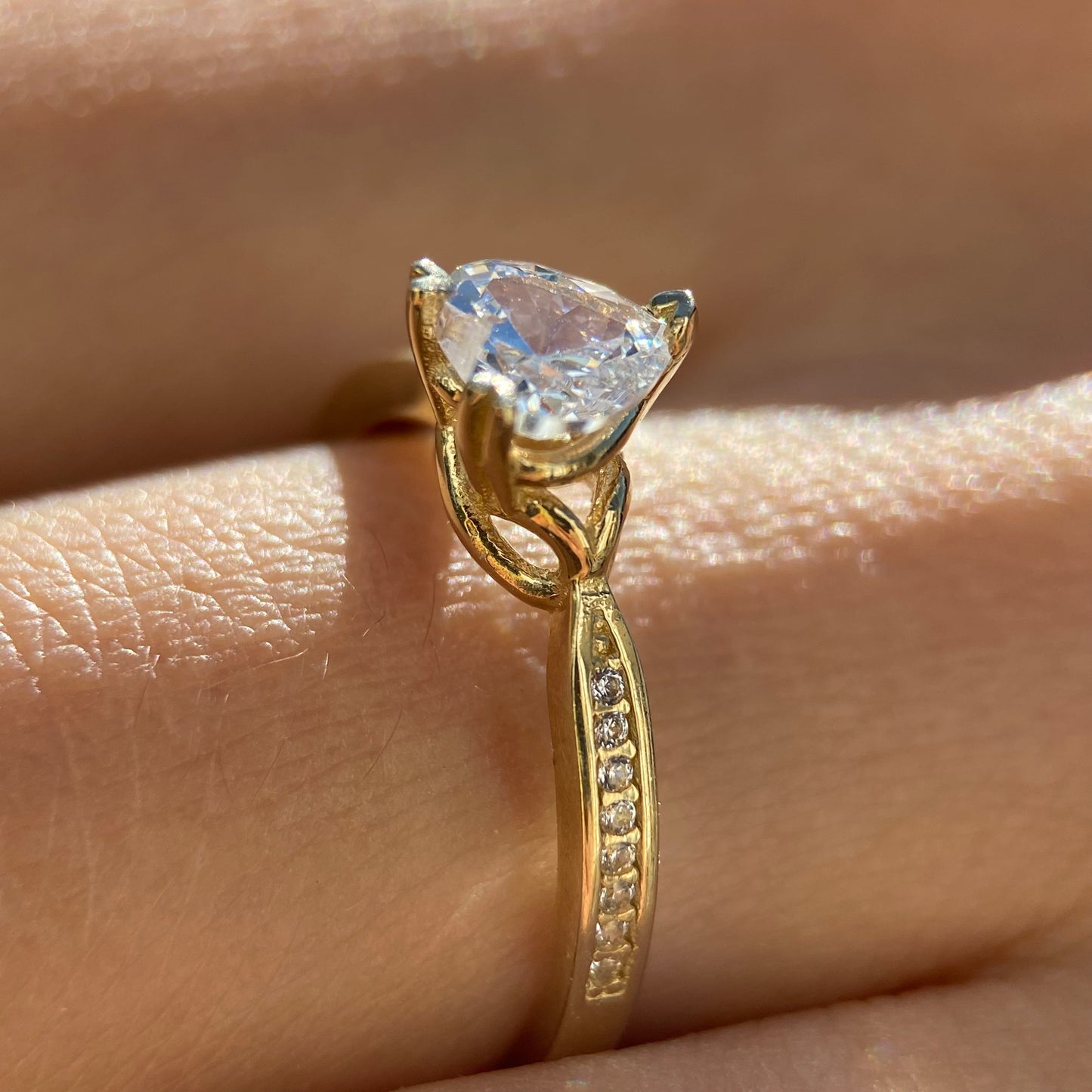 Anillo de compromiso en oro