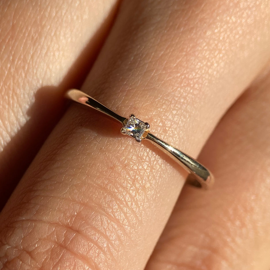 Anillo OF1147 en Oro amarillo de 14k con diamante natural .05cts