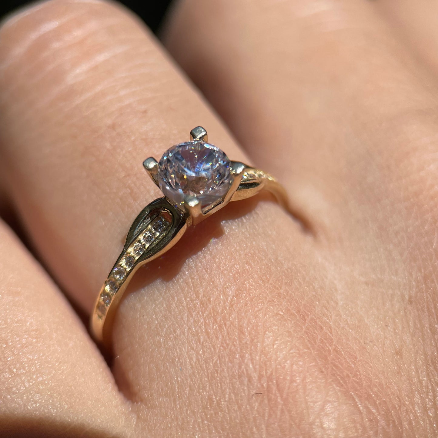 Anillo de compromiso en oro