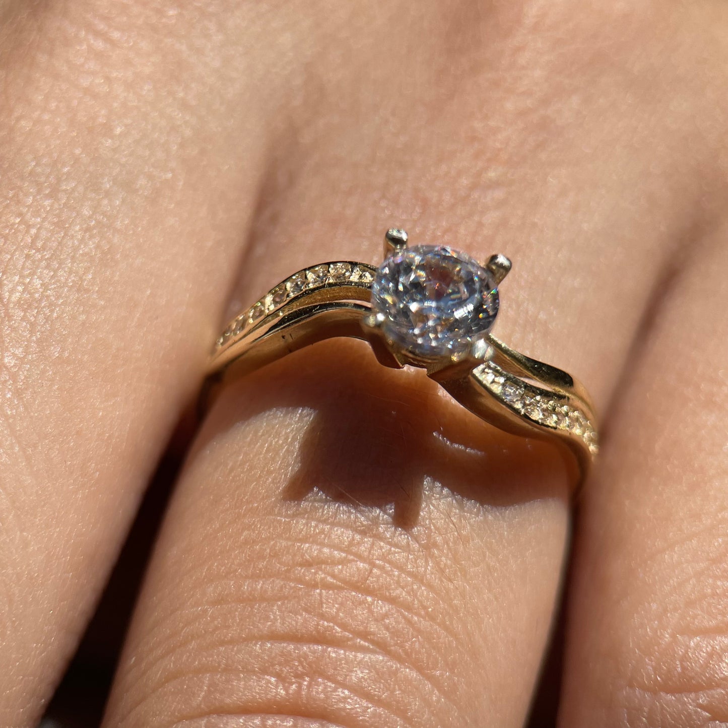 Anillo de compromiso en oro