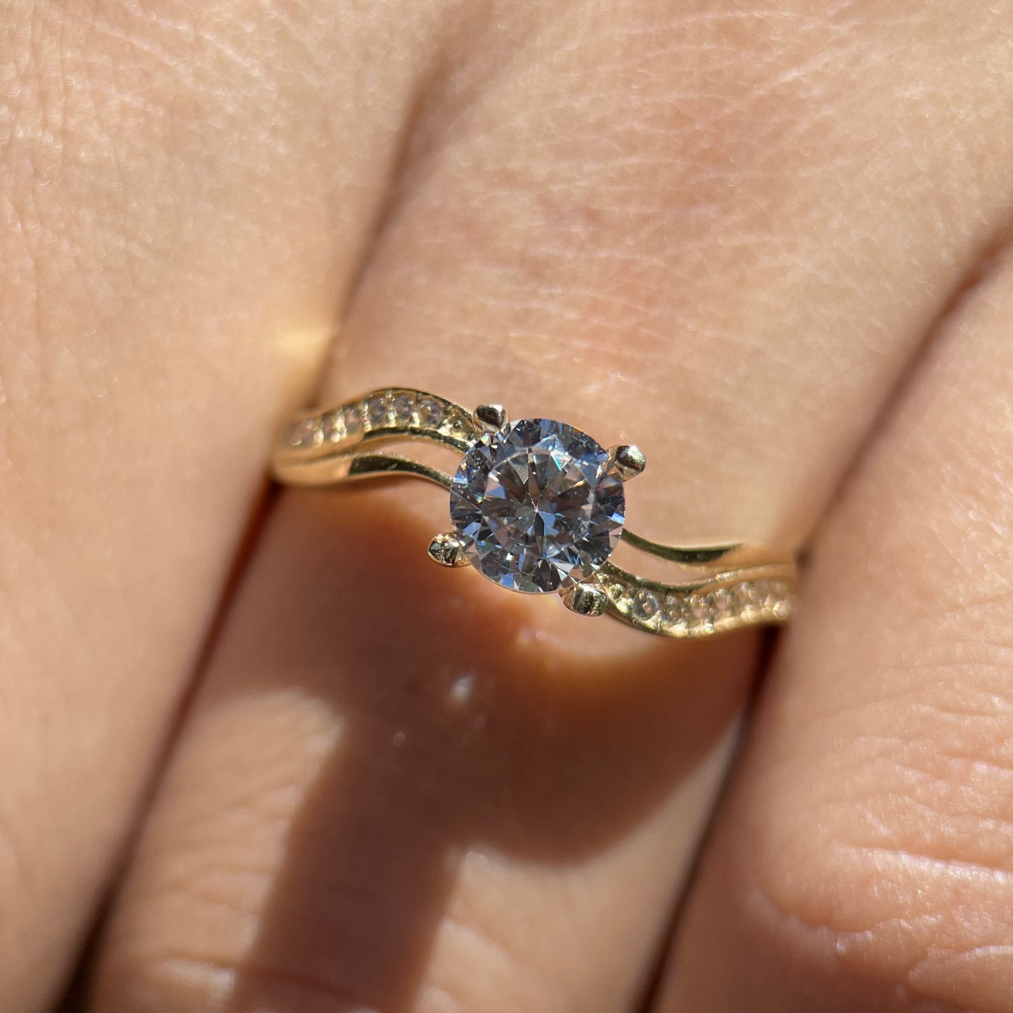 Anillo de compromiso en oro