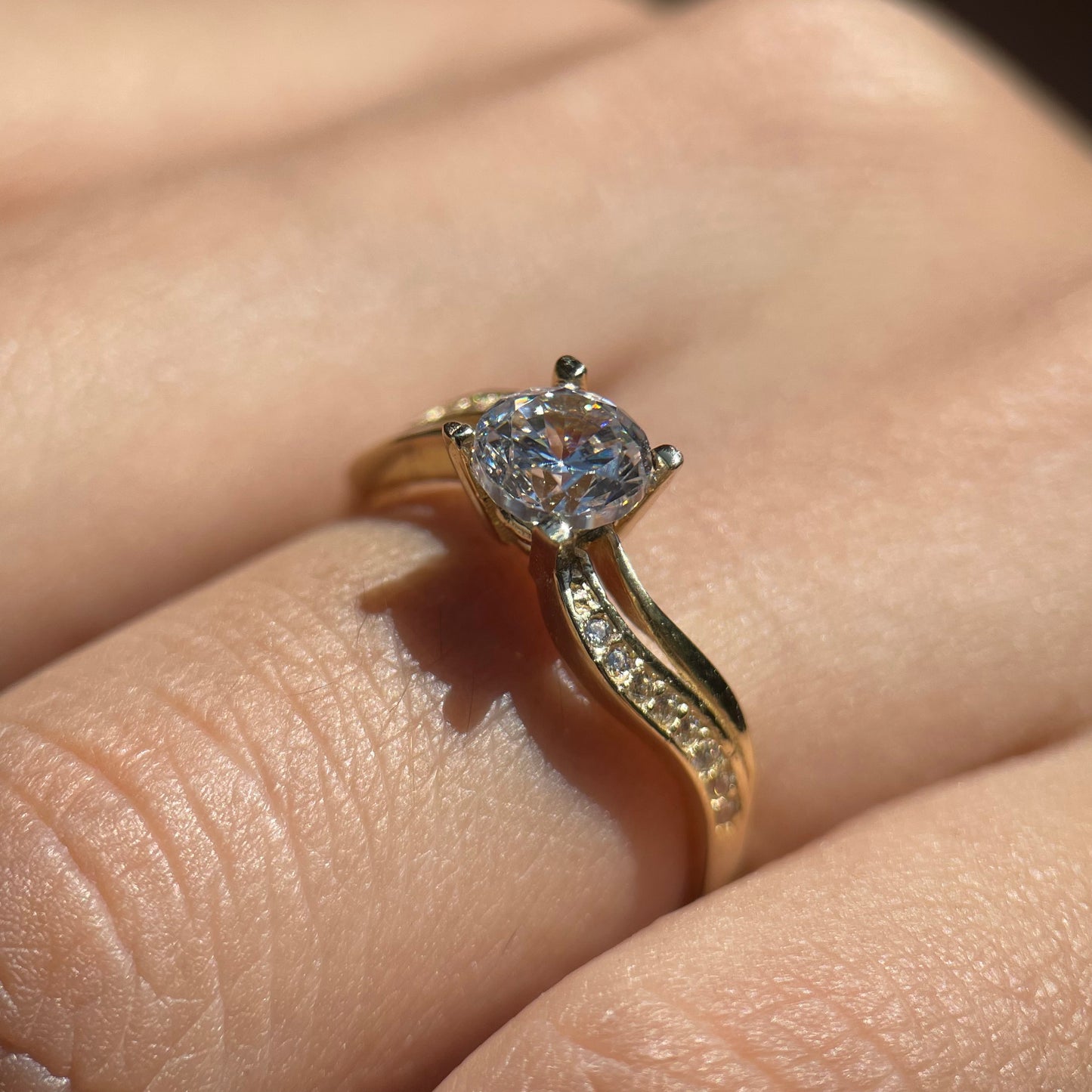 Anillo de compromiso en oro