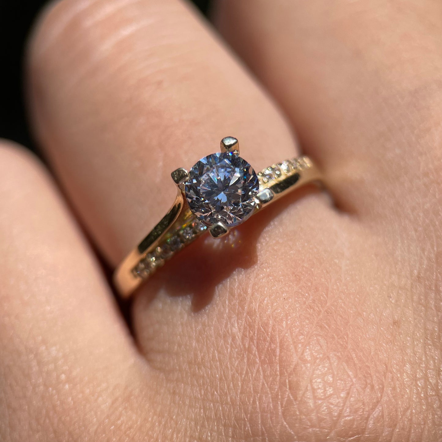 10k Yellow Gold Ring with Zirconia Cod: MAN208