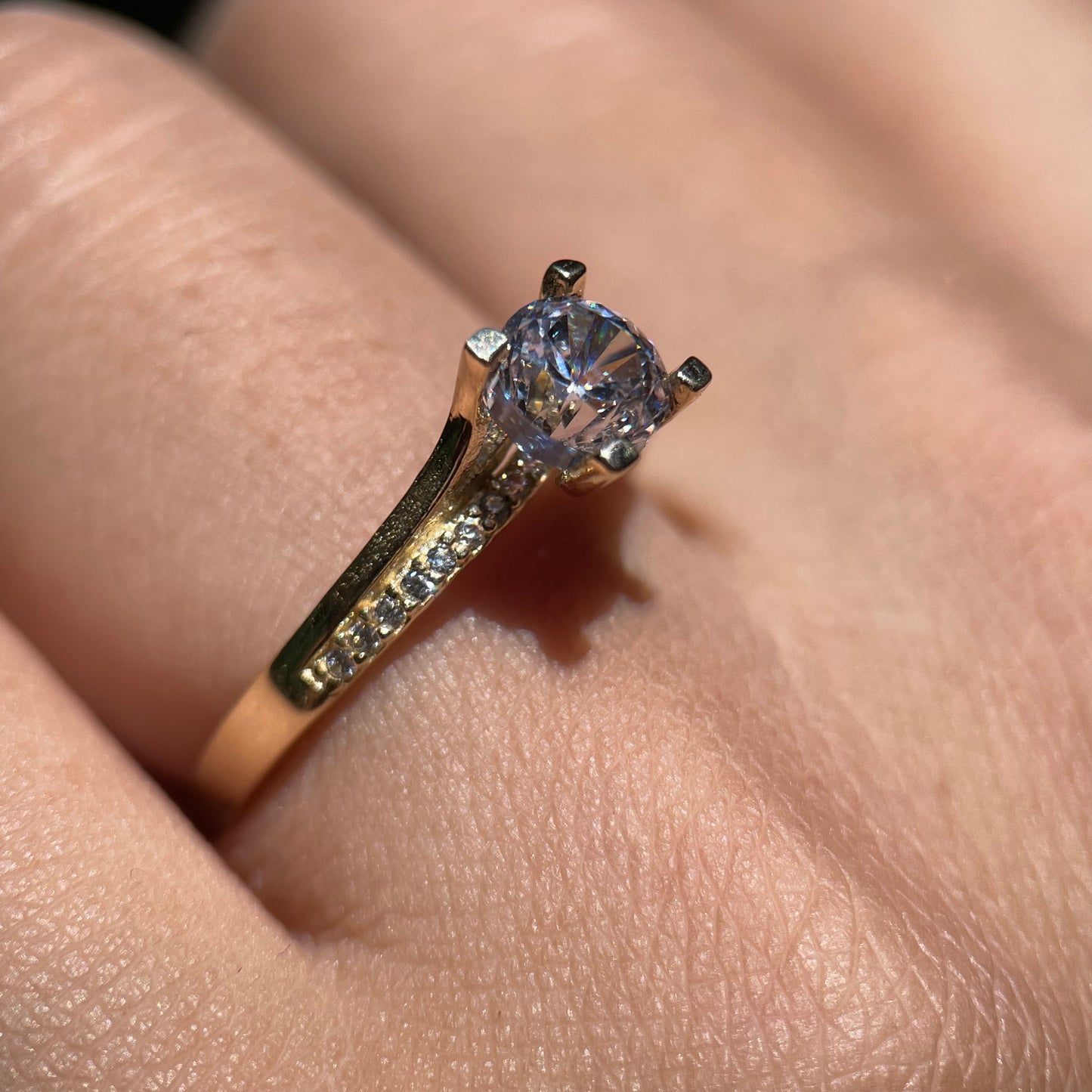 10k Yellow Gold Ring with Zirconia Cod: MAN208