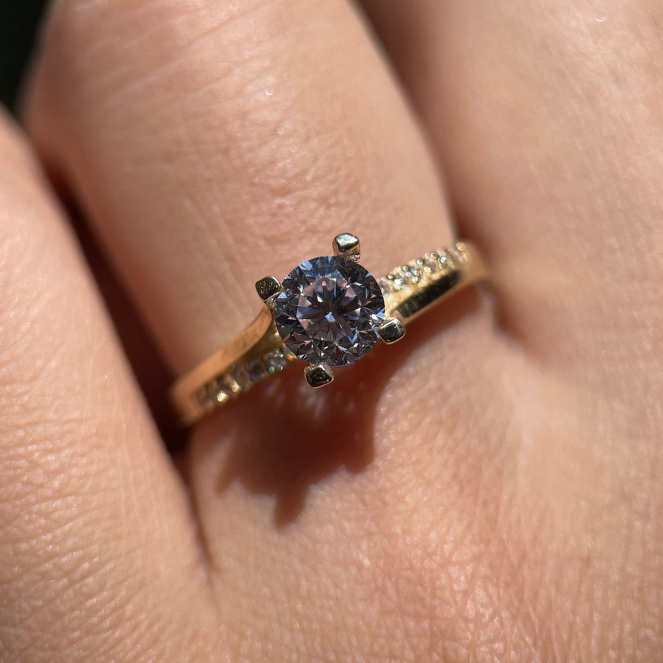 Anillo de compromiso en oro