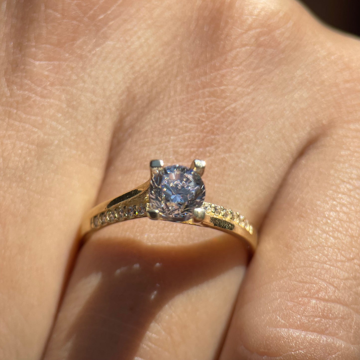 10k Yellow Gold Ring with Zirconia Cod: MAN208