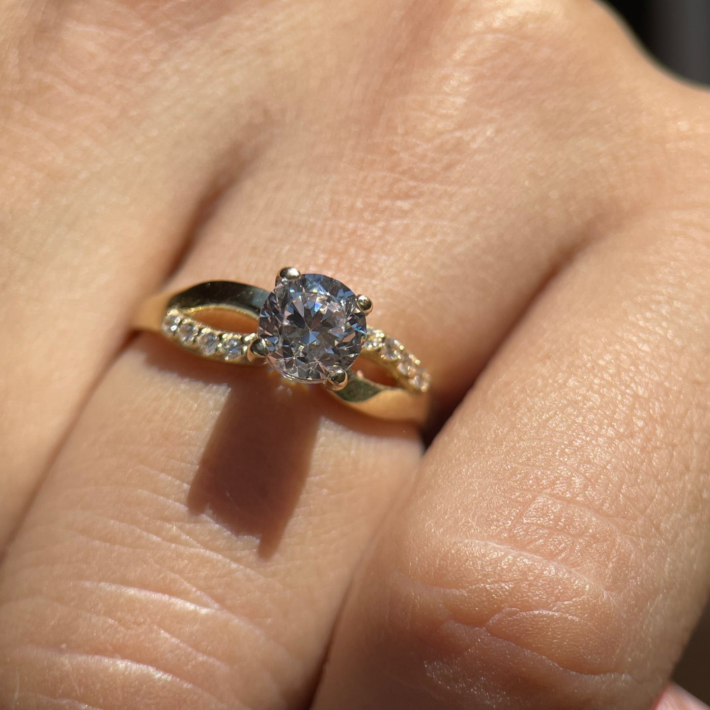 Anillo de compromiso en oro