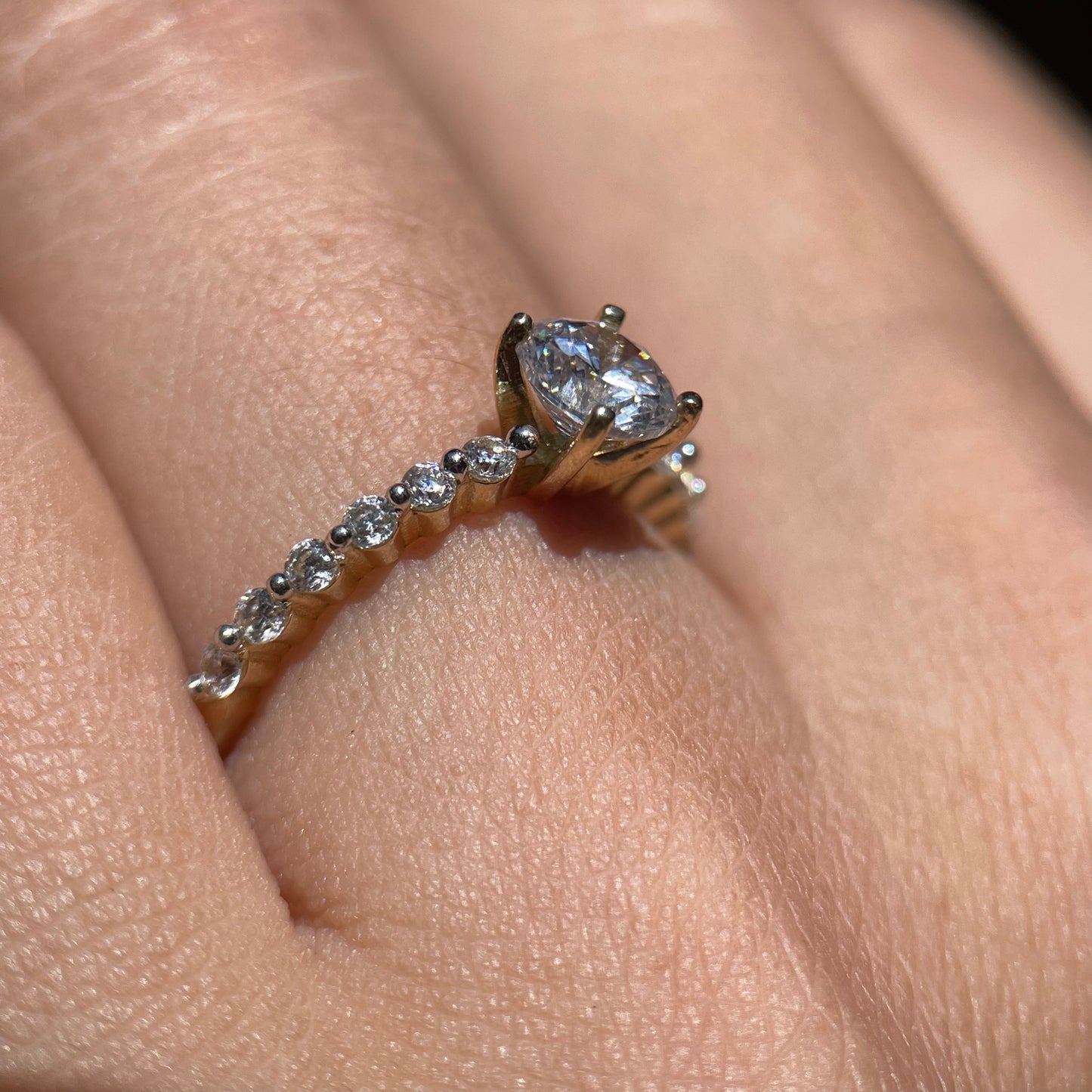 Anillo de compromiso en oro