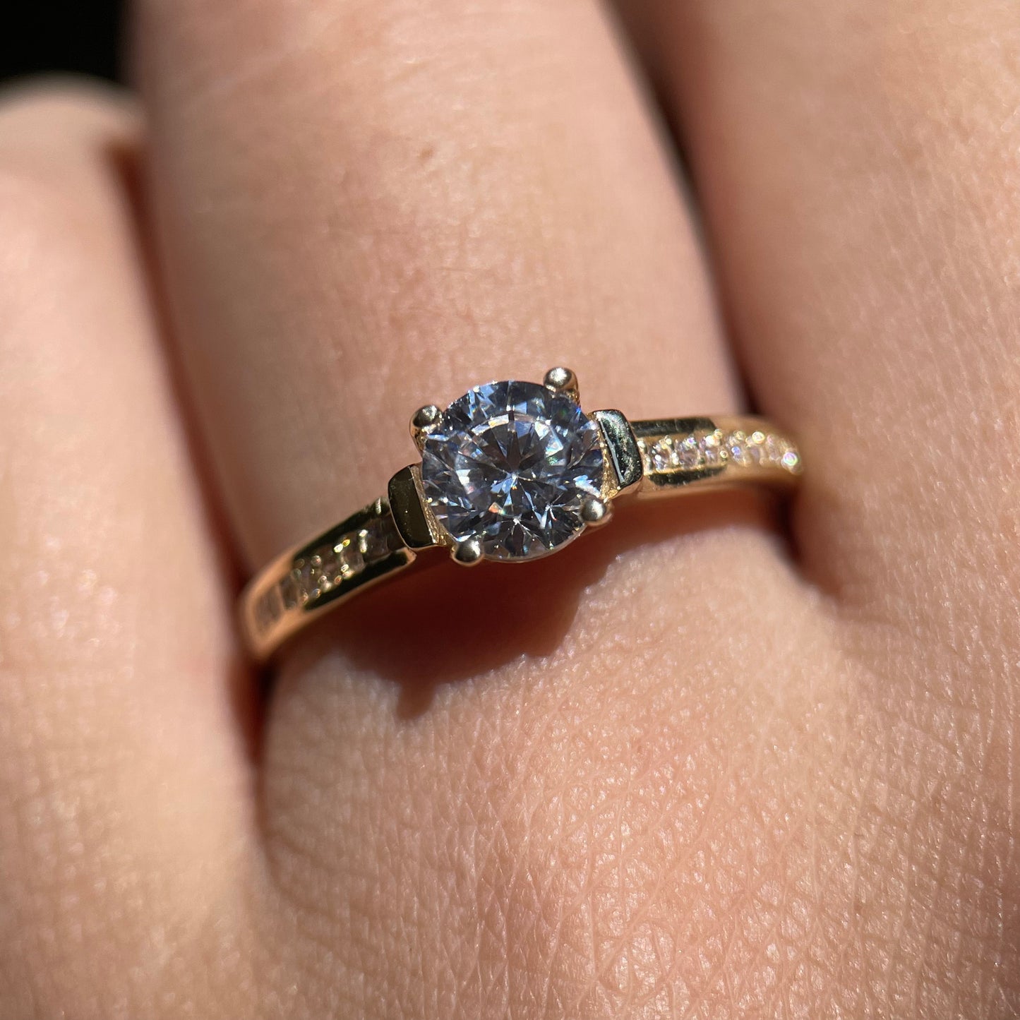 Anillo de compromiso en oro