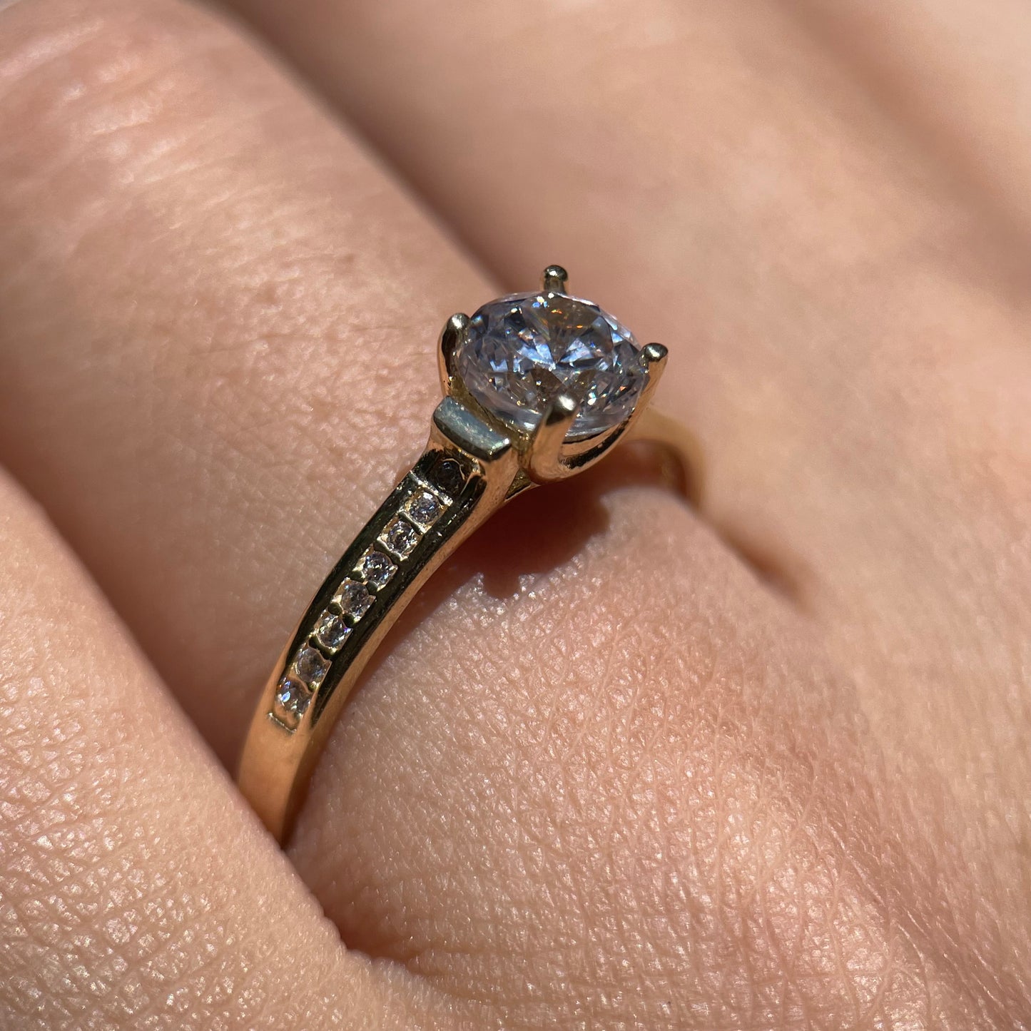 Anillo de compromiso en oro