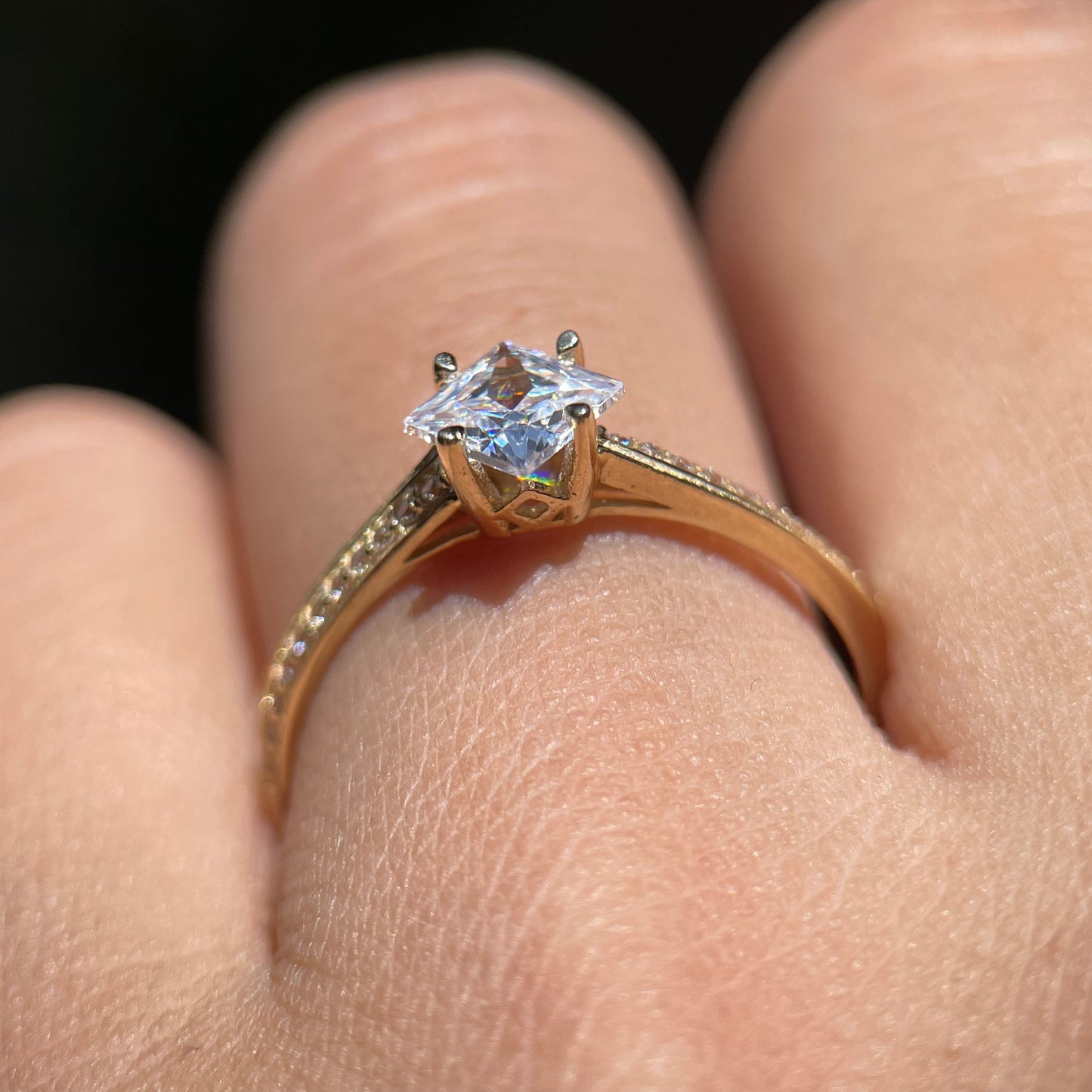 Anillo de compromiso en oro