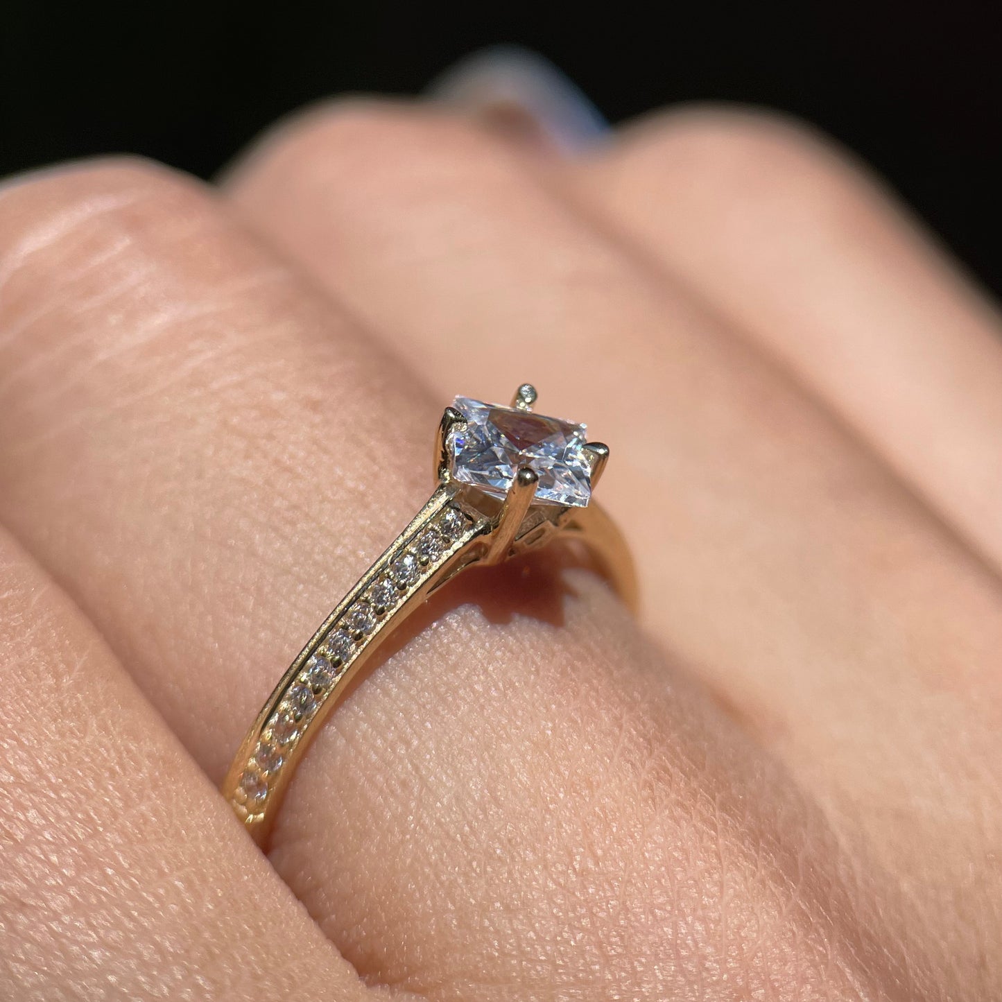 Anillo de compromiso en oro