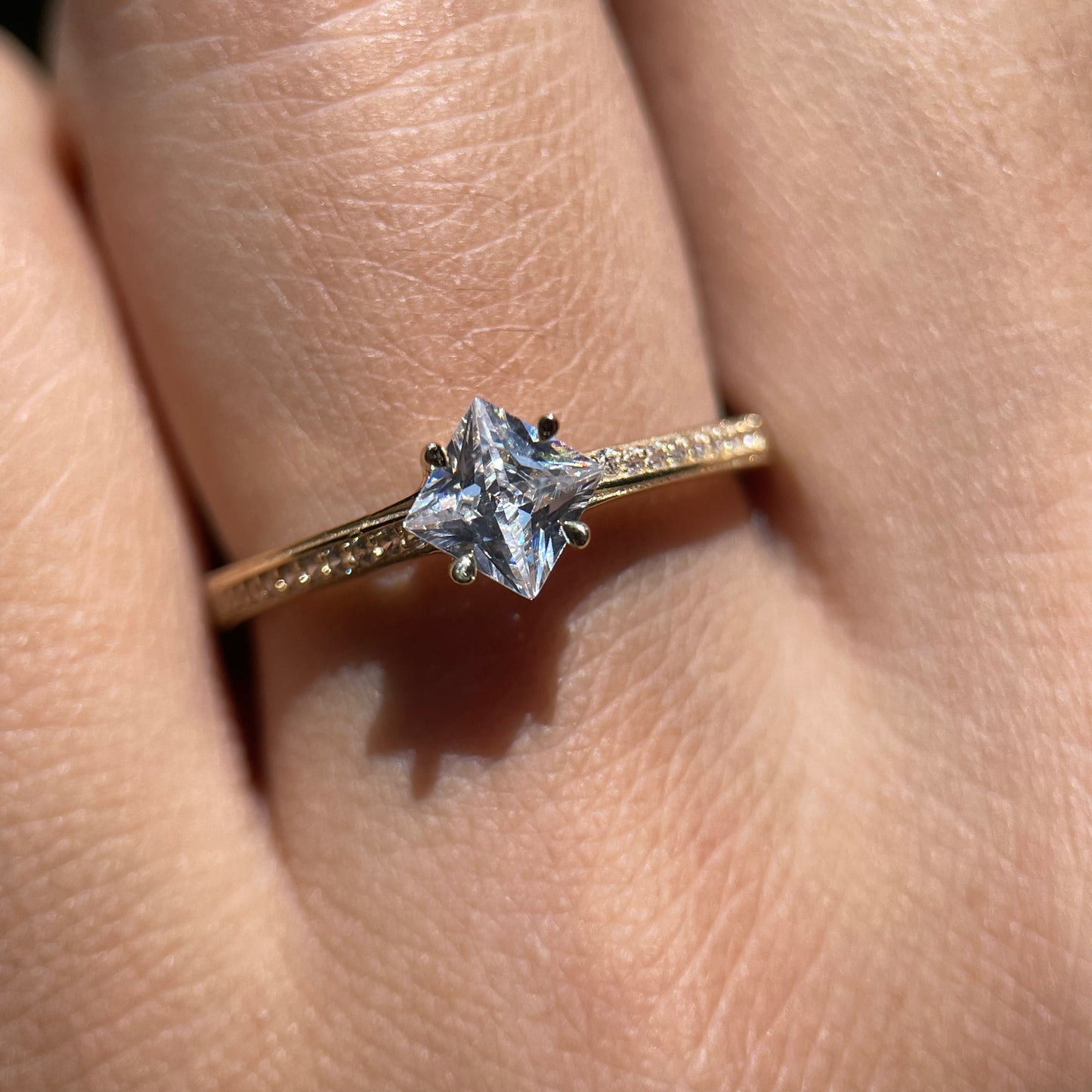 Anillo de compromiso en oro