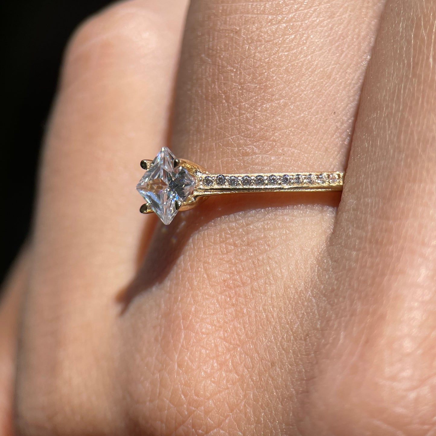 Anillo de compromiso en oro