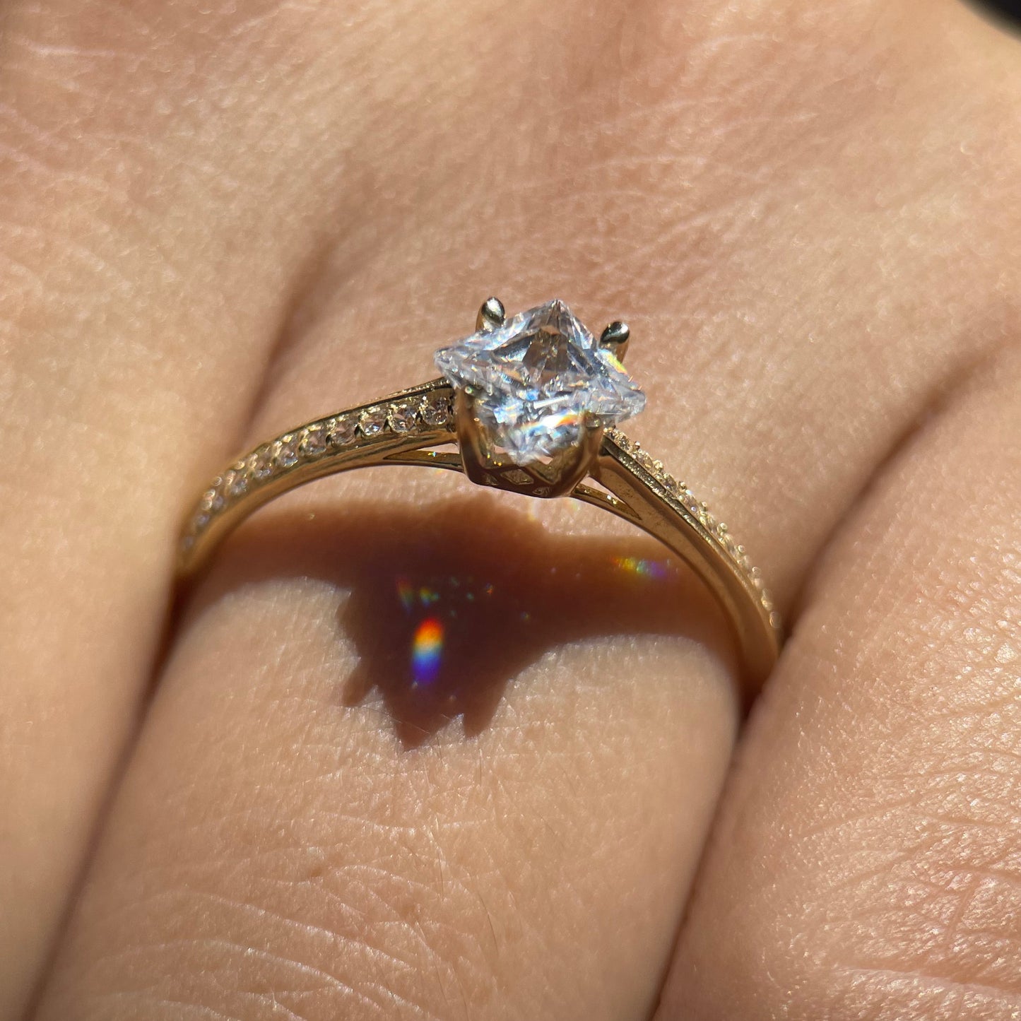 Anillo de compromiso en oro