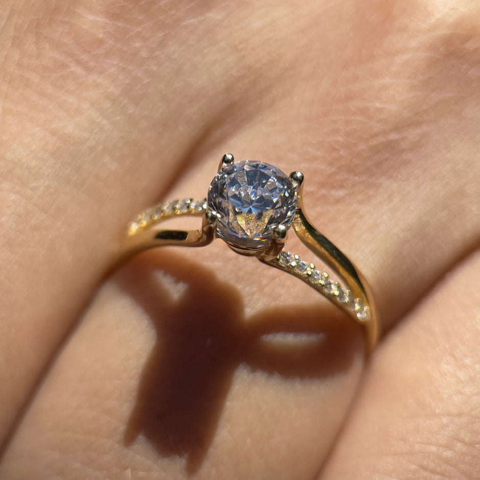 Anillo de compromiso en oro