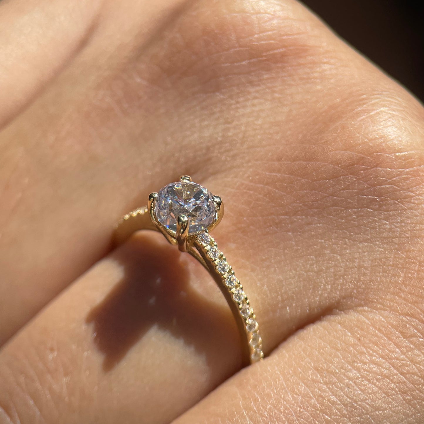 Anillo de compromiso en oro