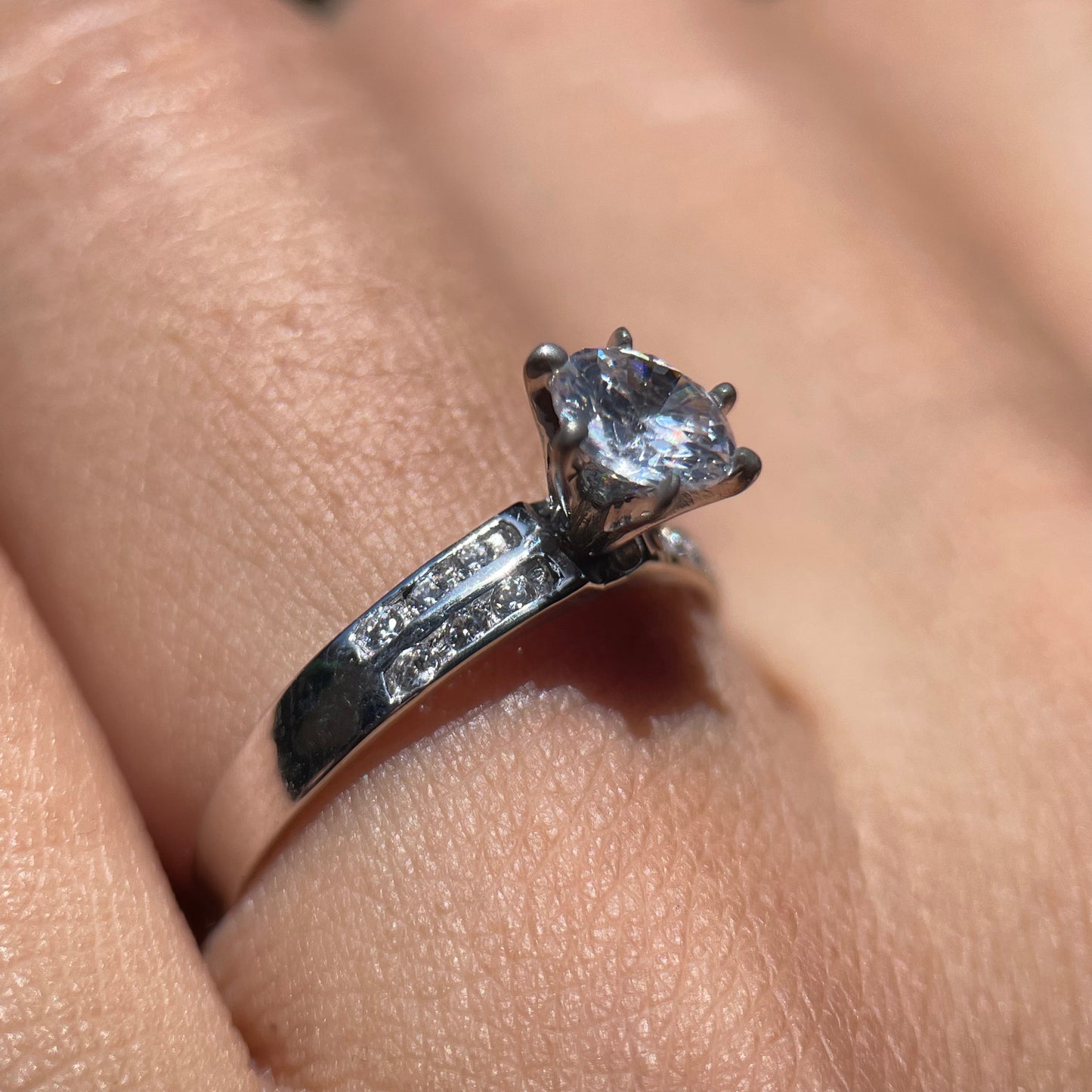 Anillo de compromiso en oro