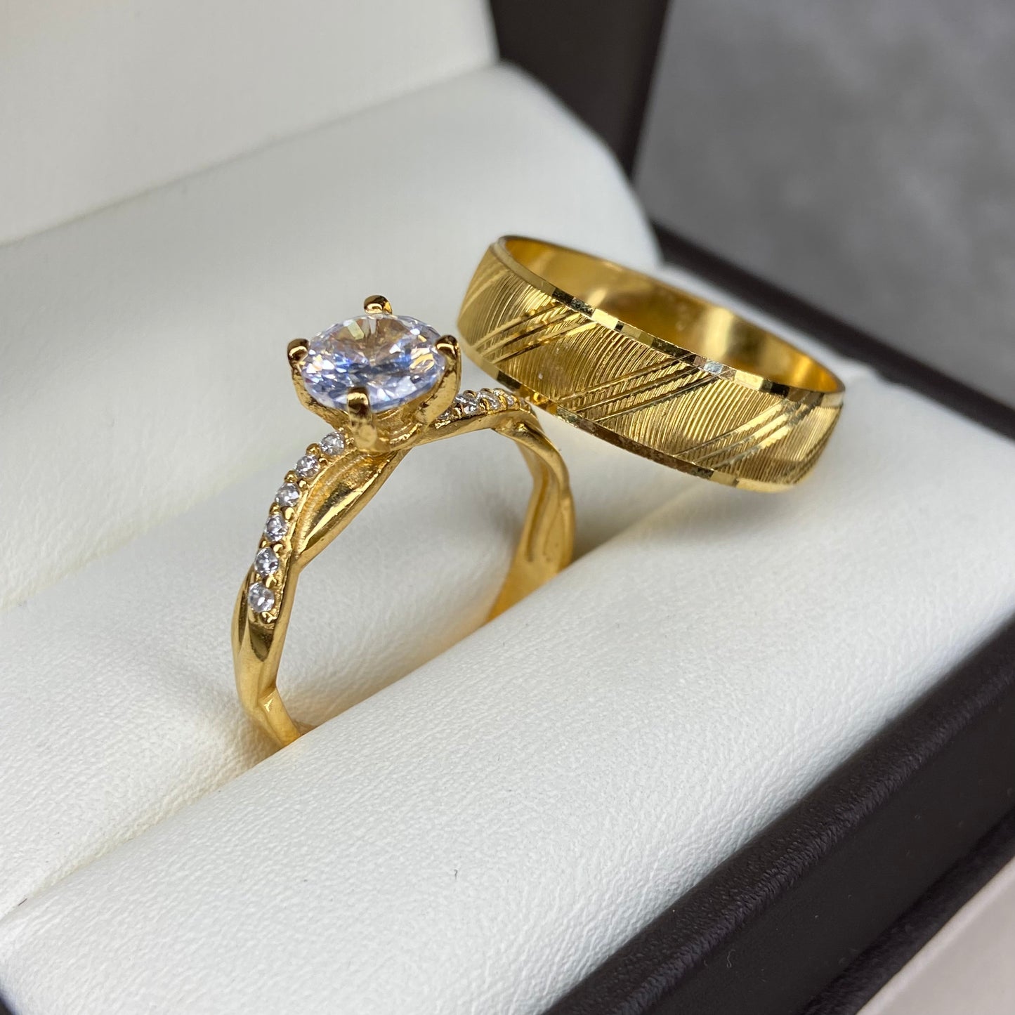 Dúo de anillos Milan-Charlize en plata con baño de oro amarillo