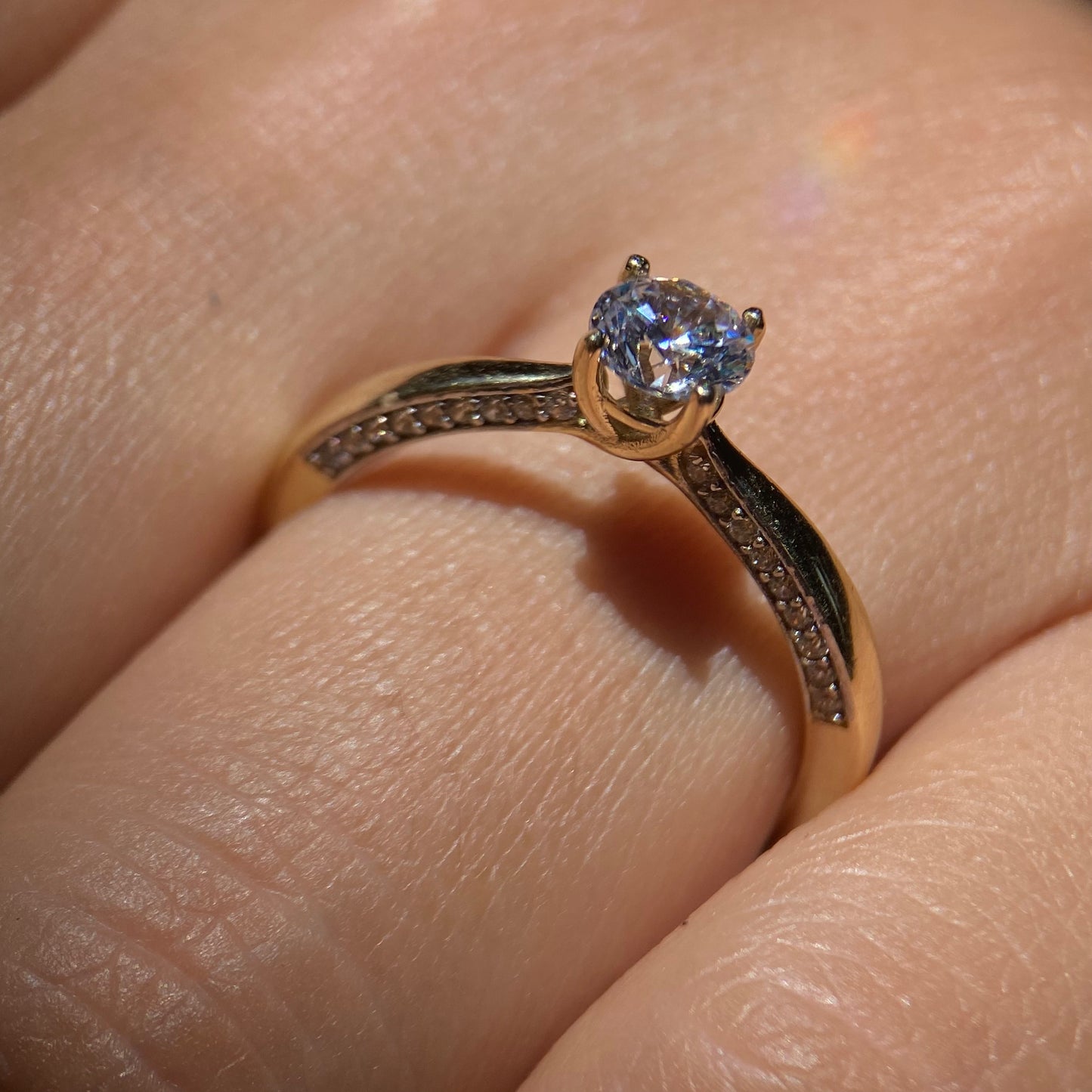 Anillo de compromiso en oro