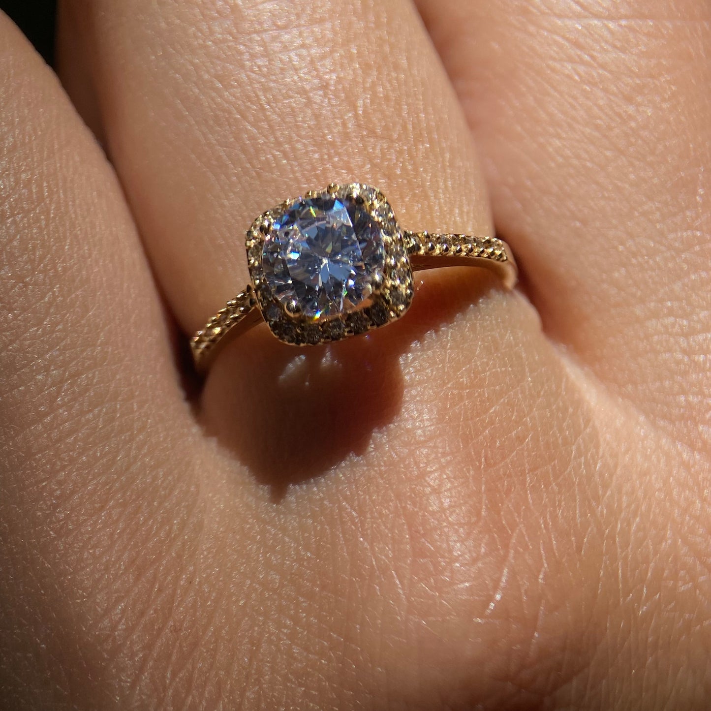 Anillo de compromiso en oro