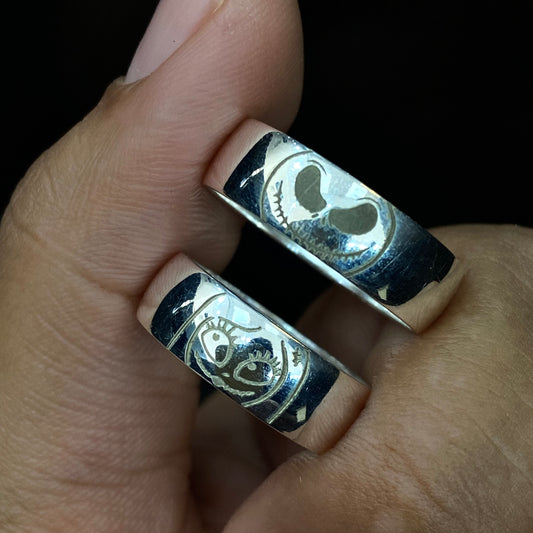 Dúo de argollas Willow en Plata con grabado de Jack & Sally