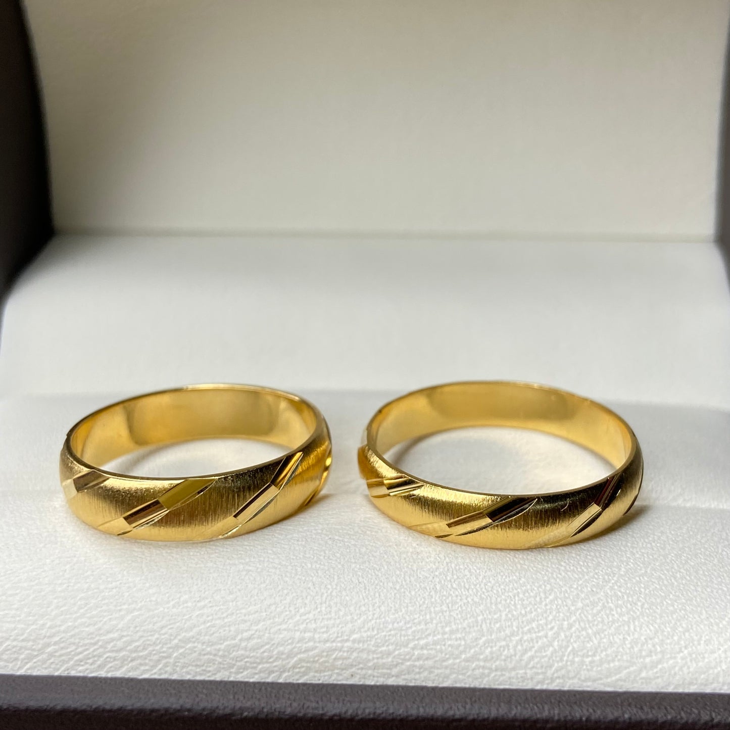 Par de argollas Romey en oro 4mm