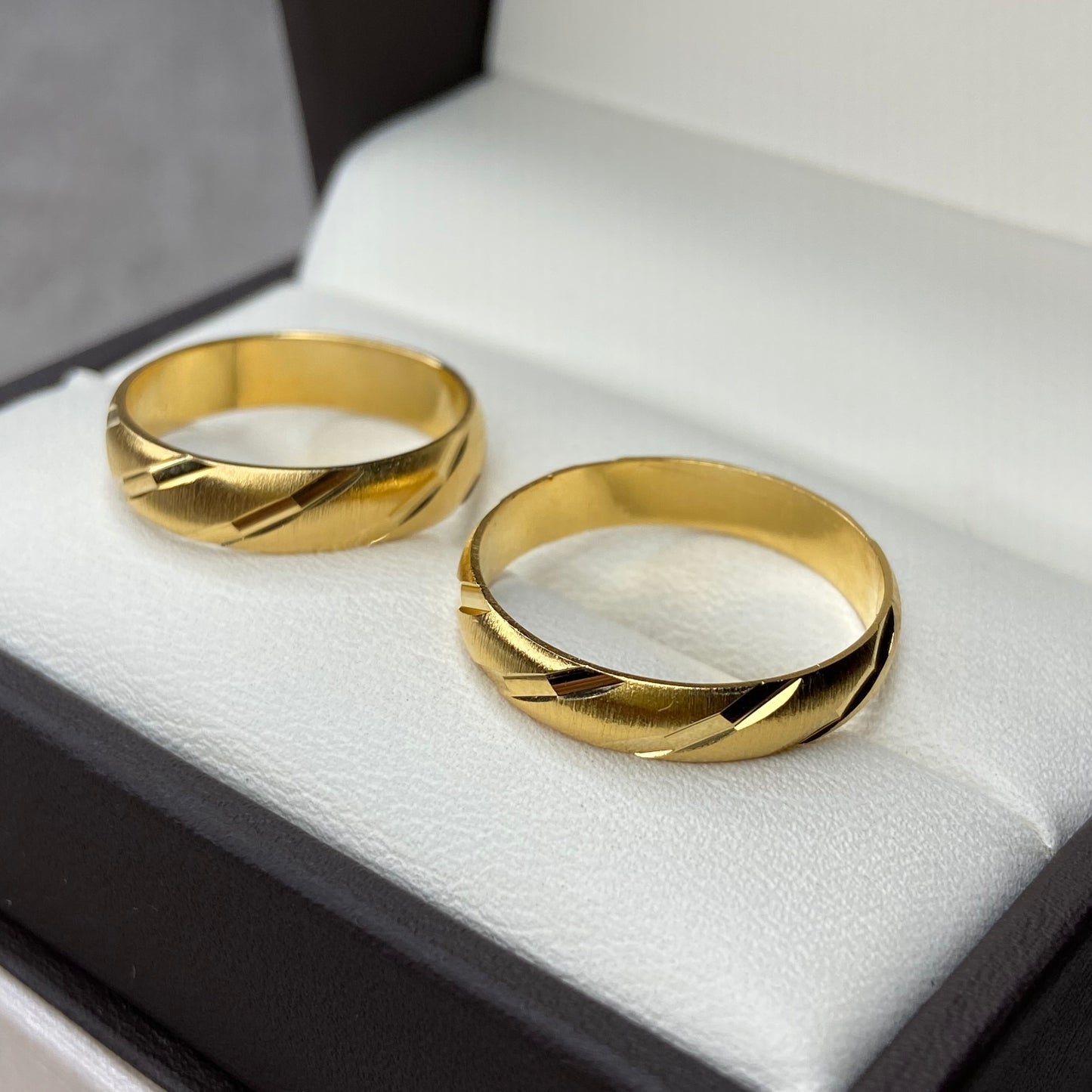 Par de argollas Romey en oro 4mm