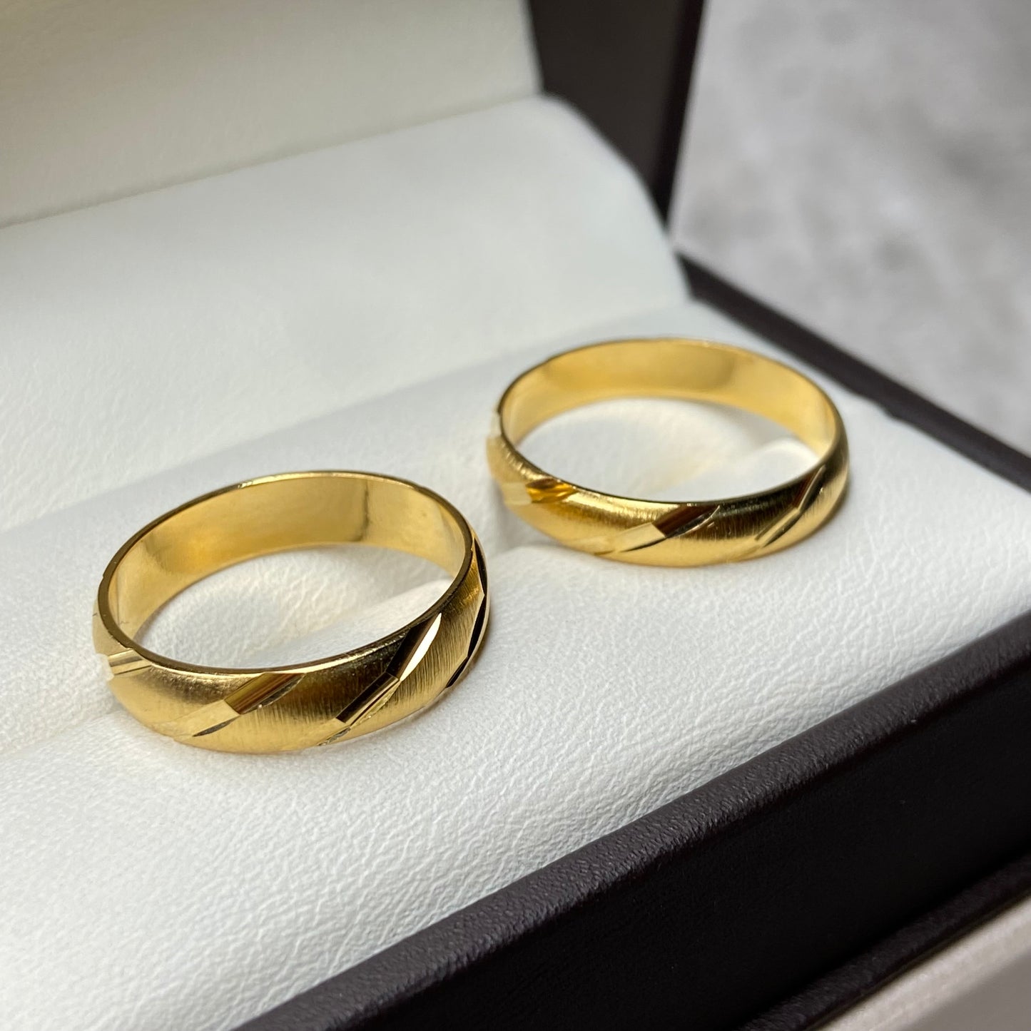 Par de argollas Romey en oro 4mm