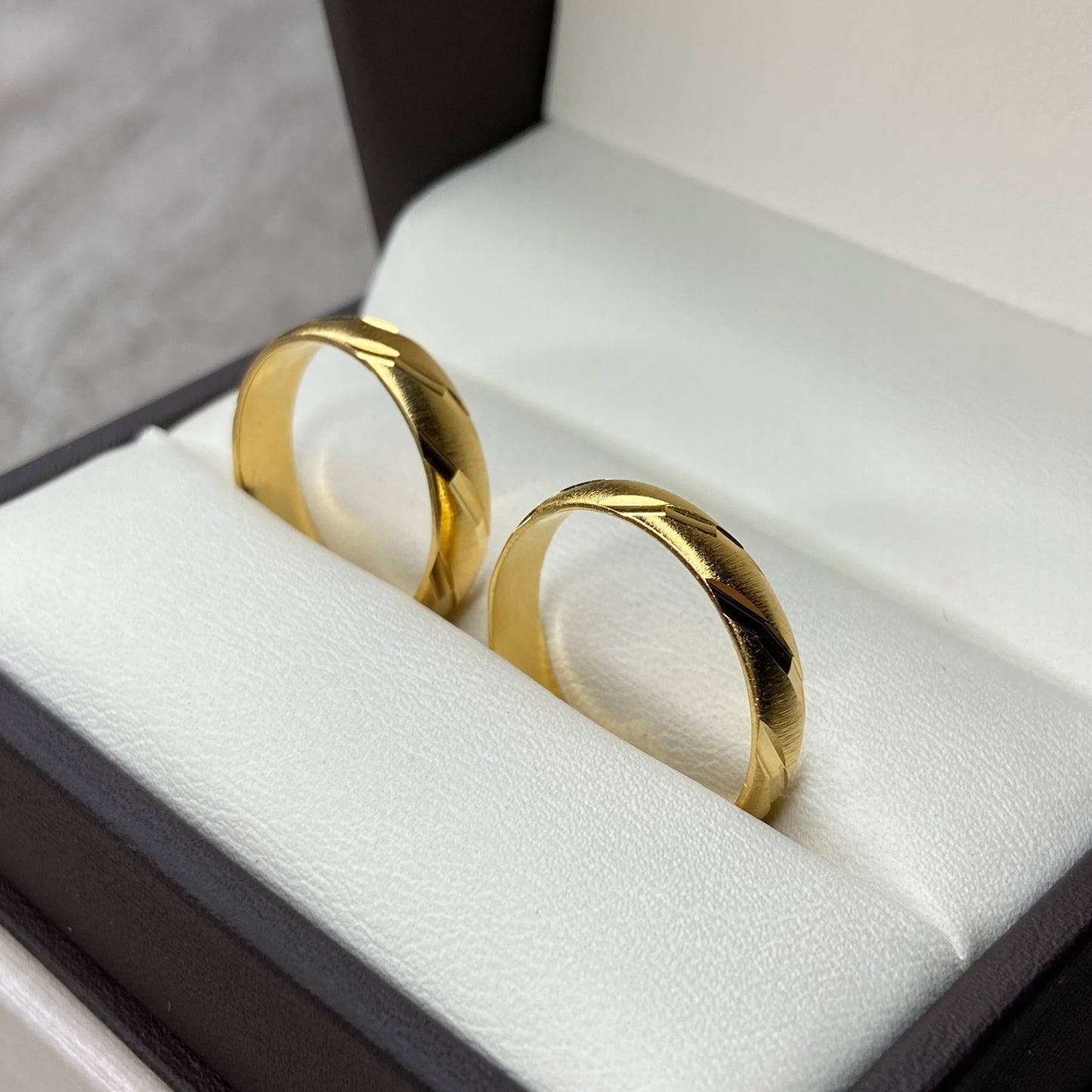 Par de argollas Romey en oro 4mm