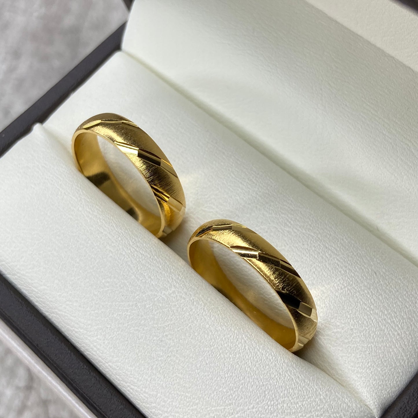 Par de argollas Romey en oro 4mm
