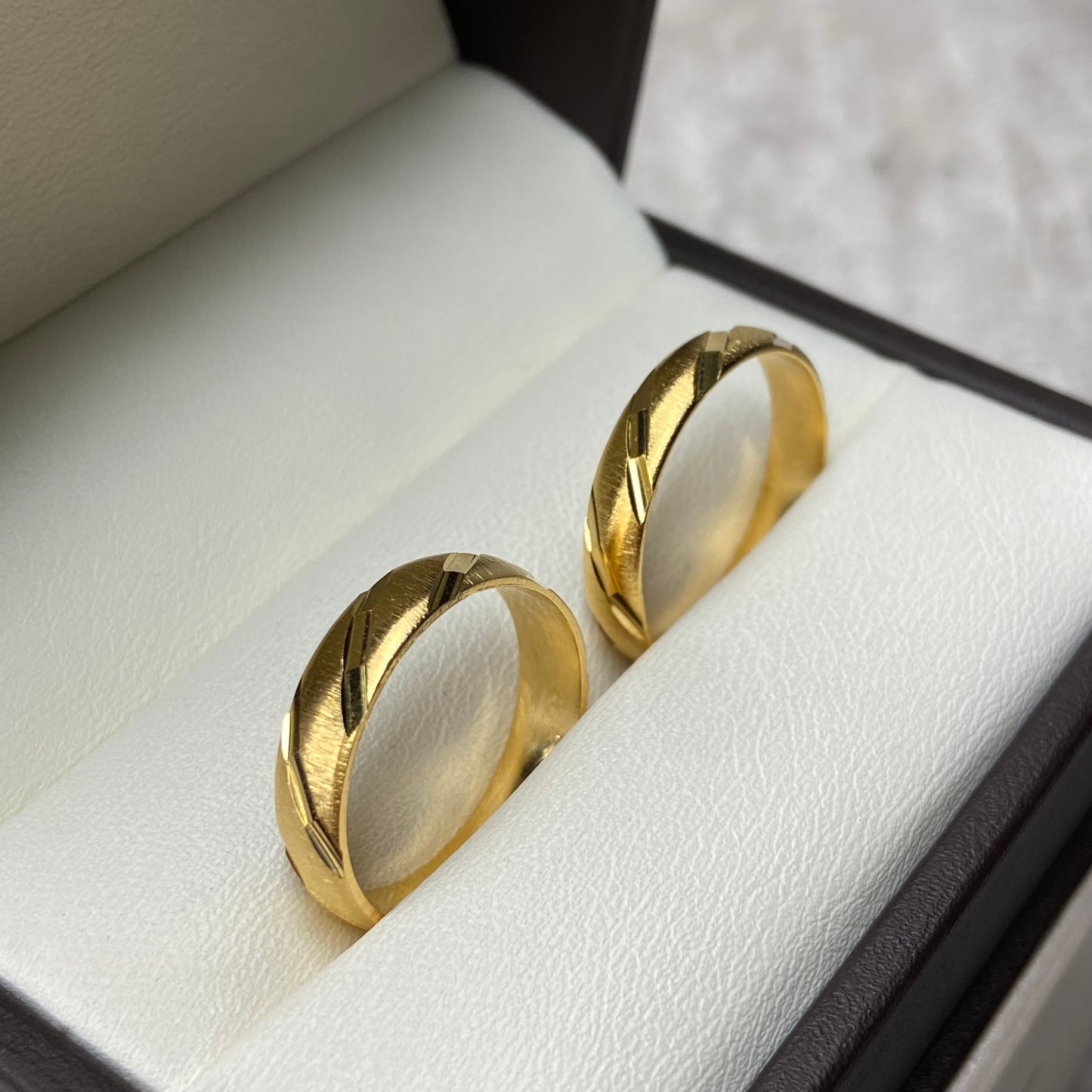Par de argollas Romey en oro 4mm