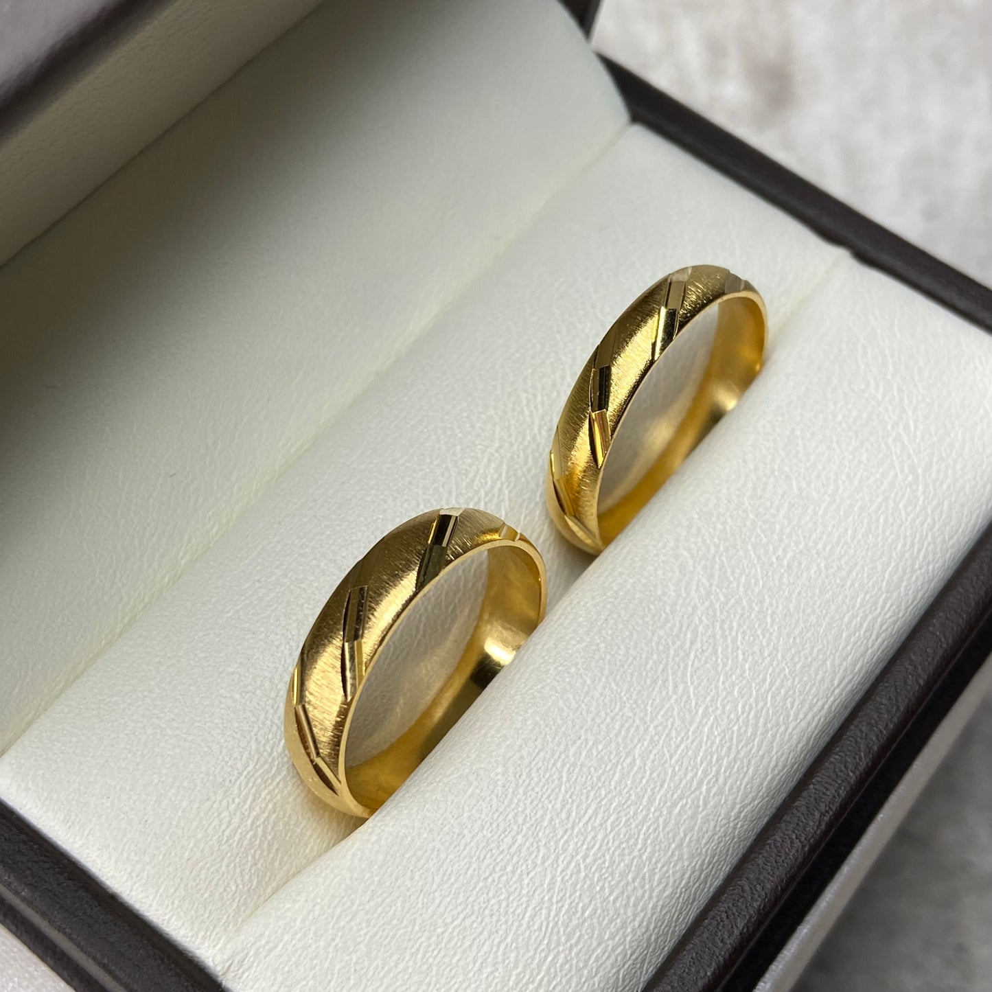 Par de argollas Romey en oro 4mm