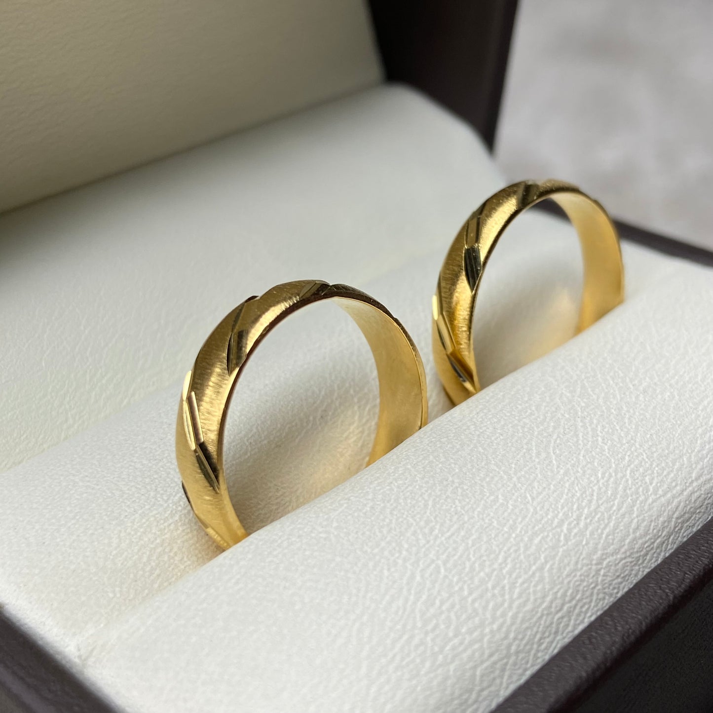 Par de argollas Romey en oro 4mm