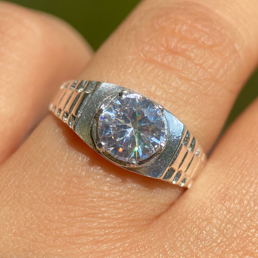 Anillo Adam en plata con circonia blanca