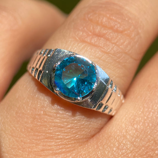 Anillo Dante en plata con circonia azul cielo