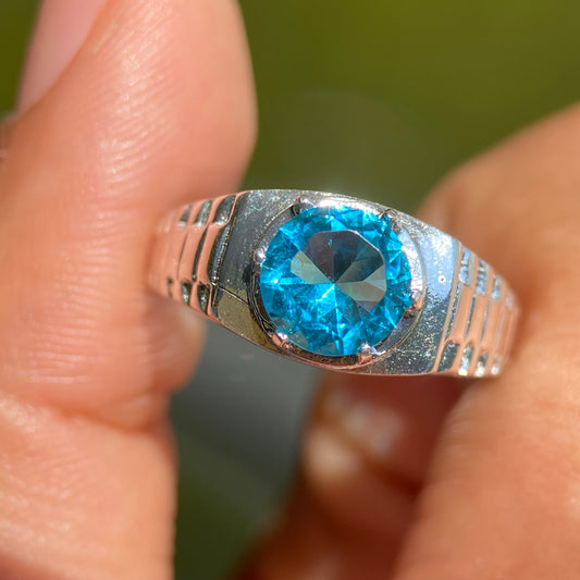 Anillo Dante en plata con circonia azul cielo