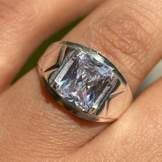Anillo Ian en plata con circonia blanca