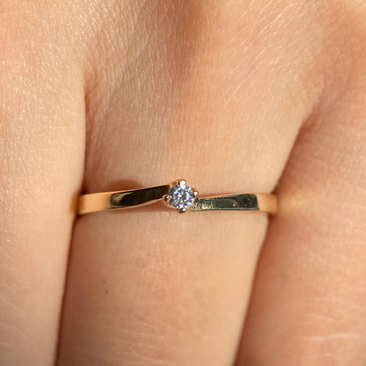 Anillo Olivia en Oro Amarillo 10k .03 ct