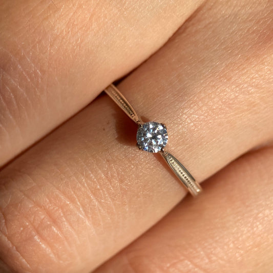 Anillo Lahia en Oro blanco 18k con Circonia