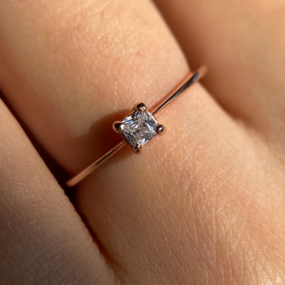 Anillo Darian en oro rosa 14k con circonia - Mouty Joyería
