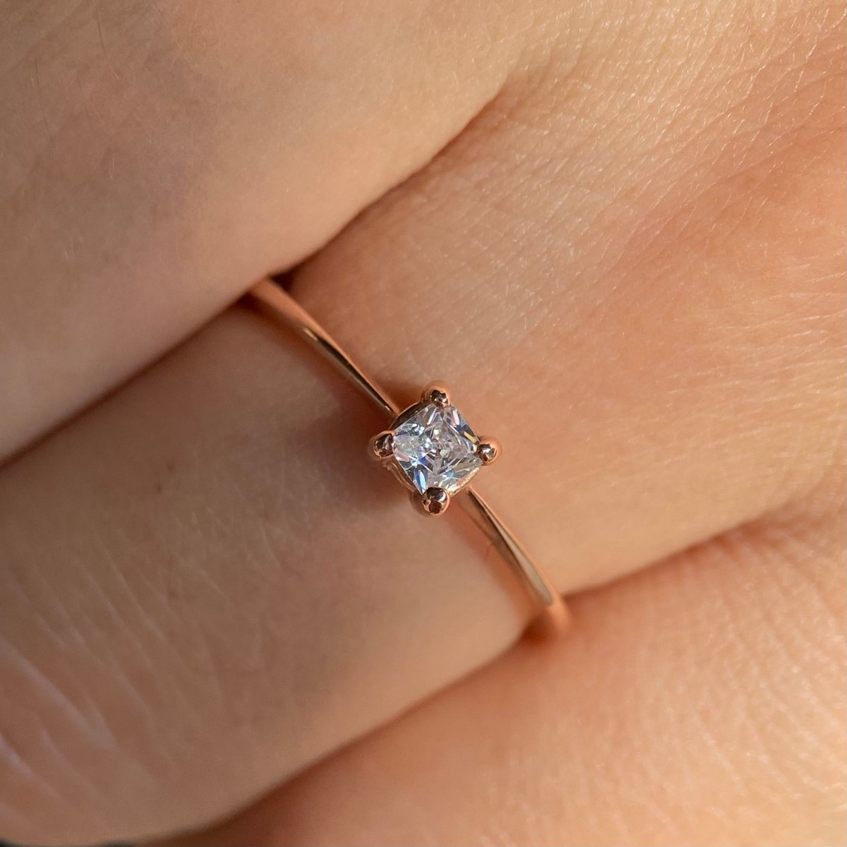 Anillo Darian en oro rosa 14k con circonia - Mouty Joyería