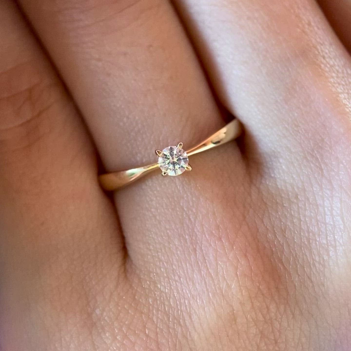 Anillo de compromiso en oro