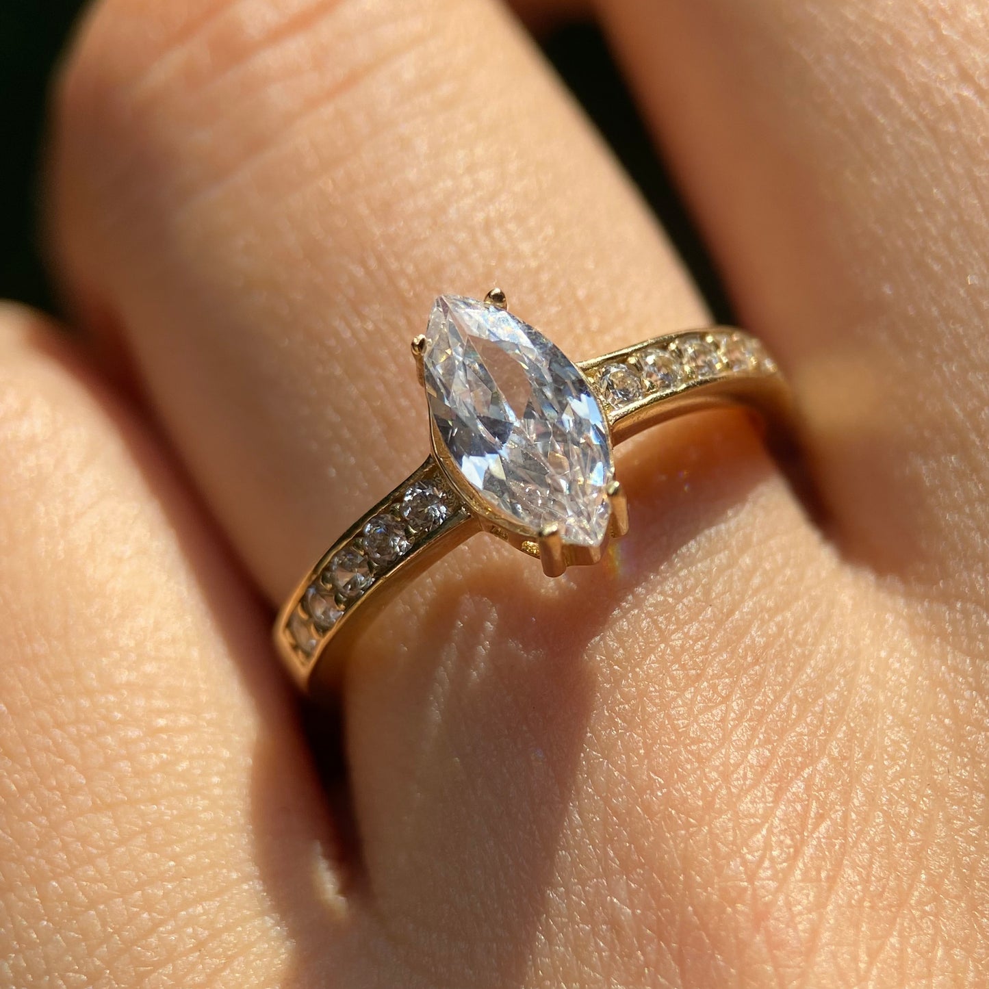 Anillo de compromiso en oro