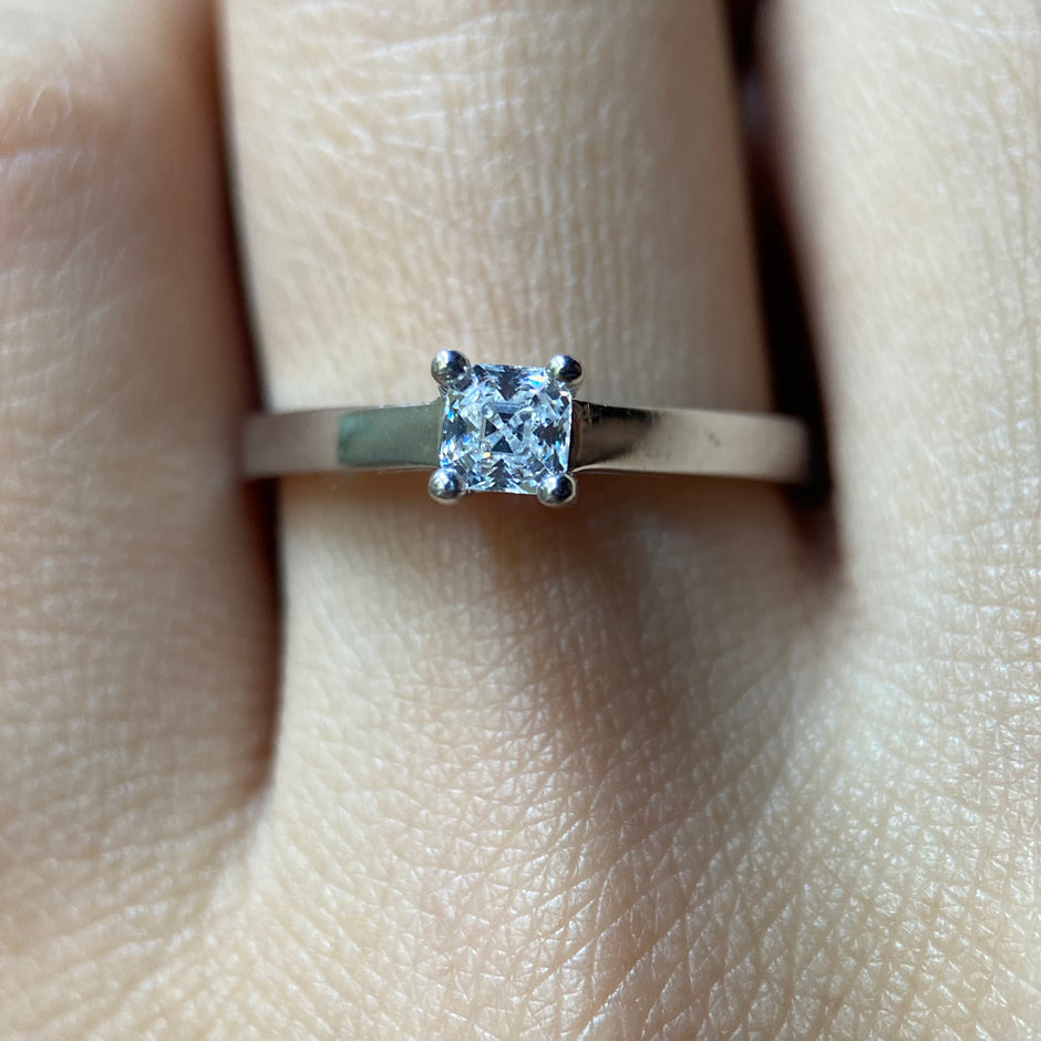 Anillo de compromiso en oro
