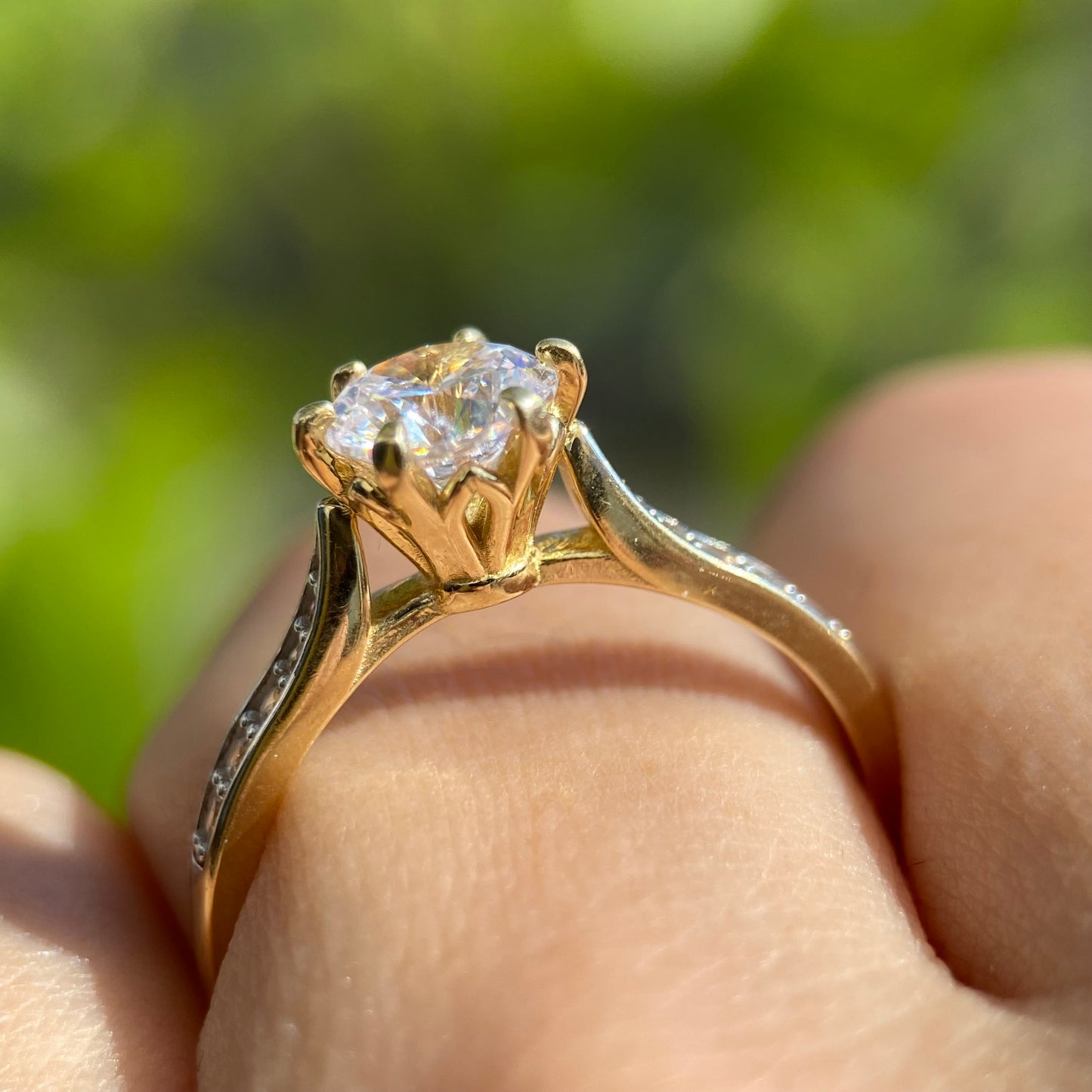 Anillo de compromiso en oro