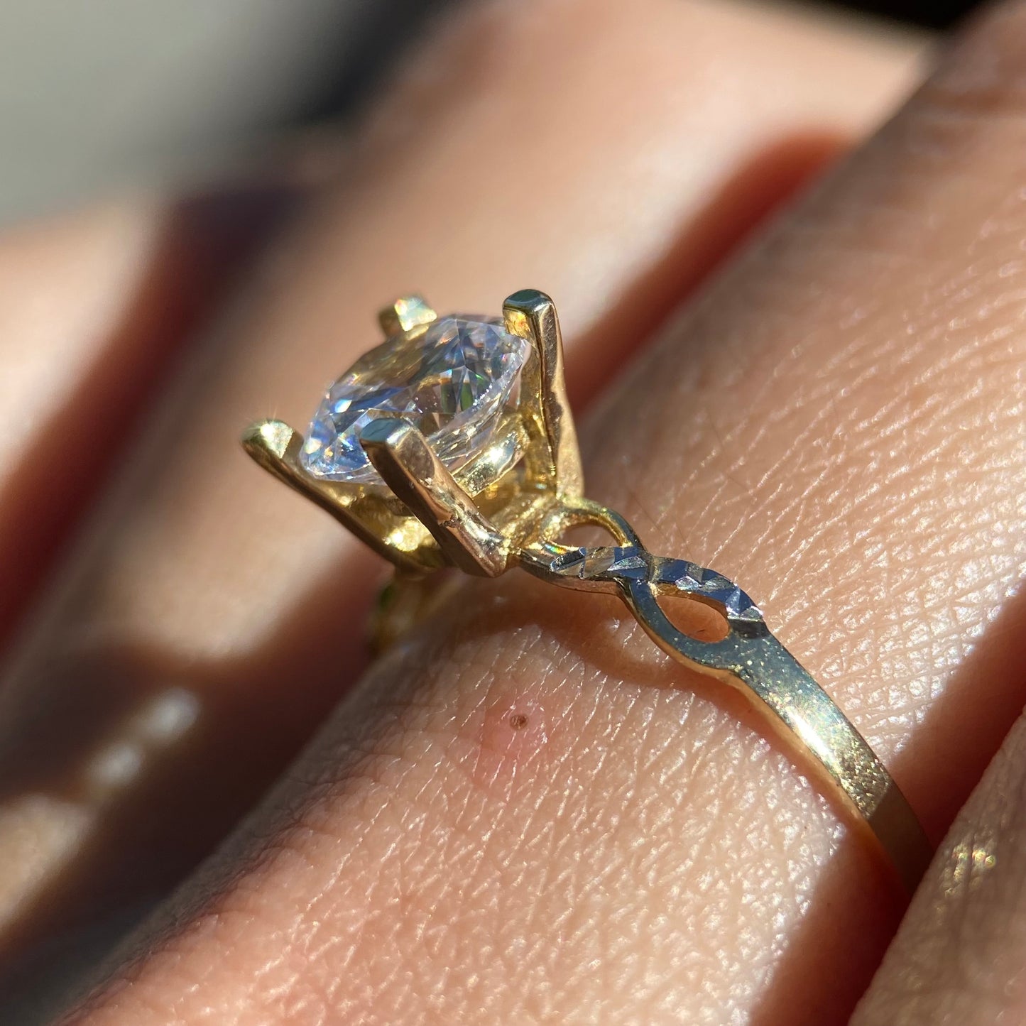 Anillo de compromiso en oro