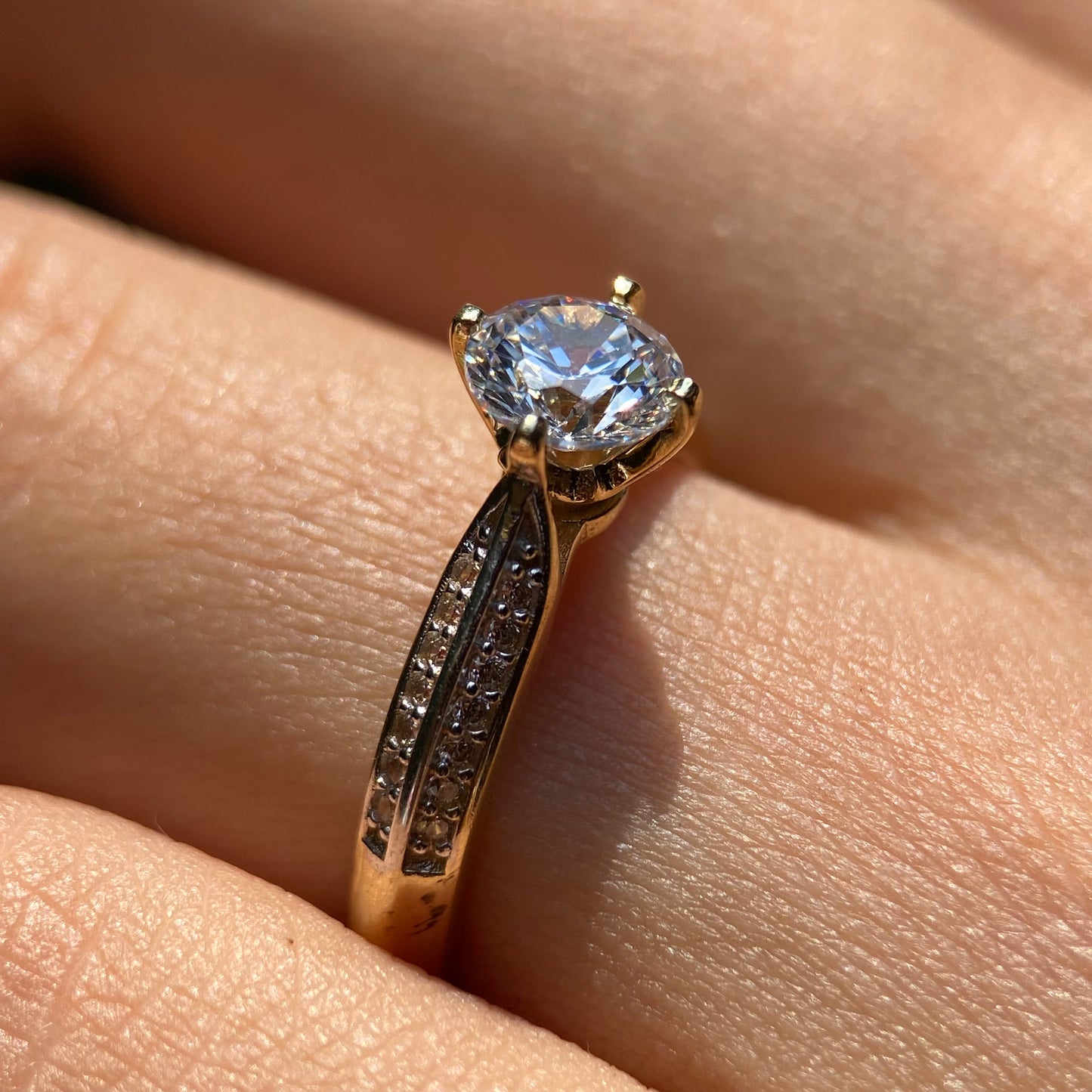 Anillo de compromiso en oro