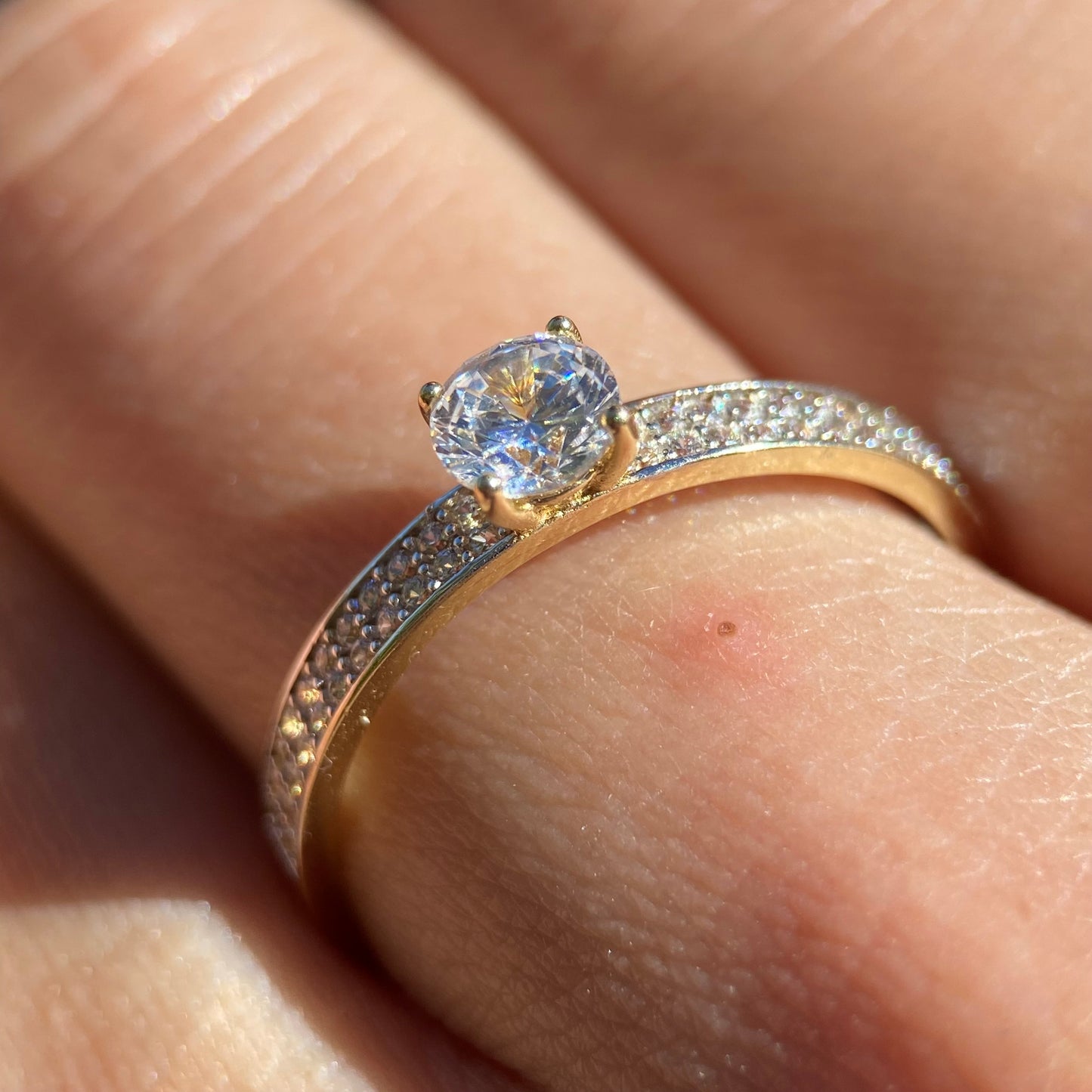 Anillo de compromiso en oro