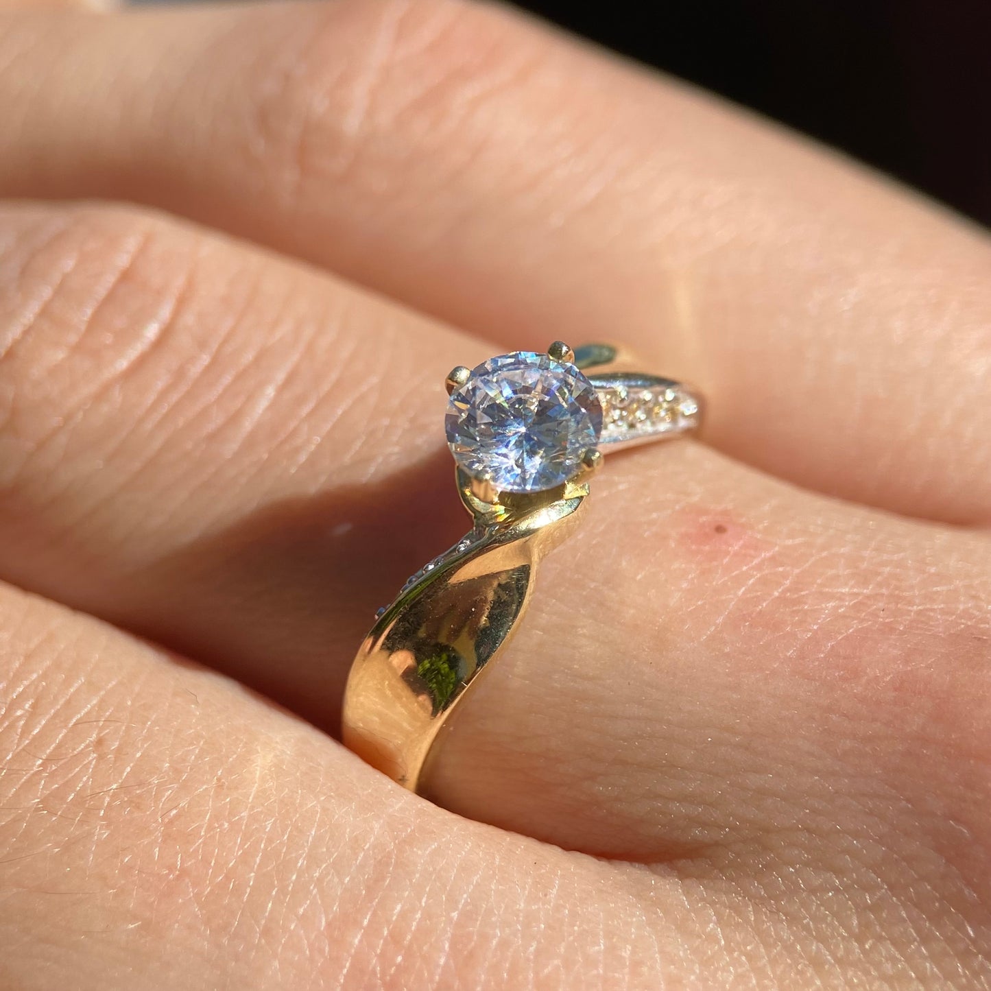 Engagement Ring in 10k Yellow Gold with Zirconia Cod: MAN092